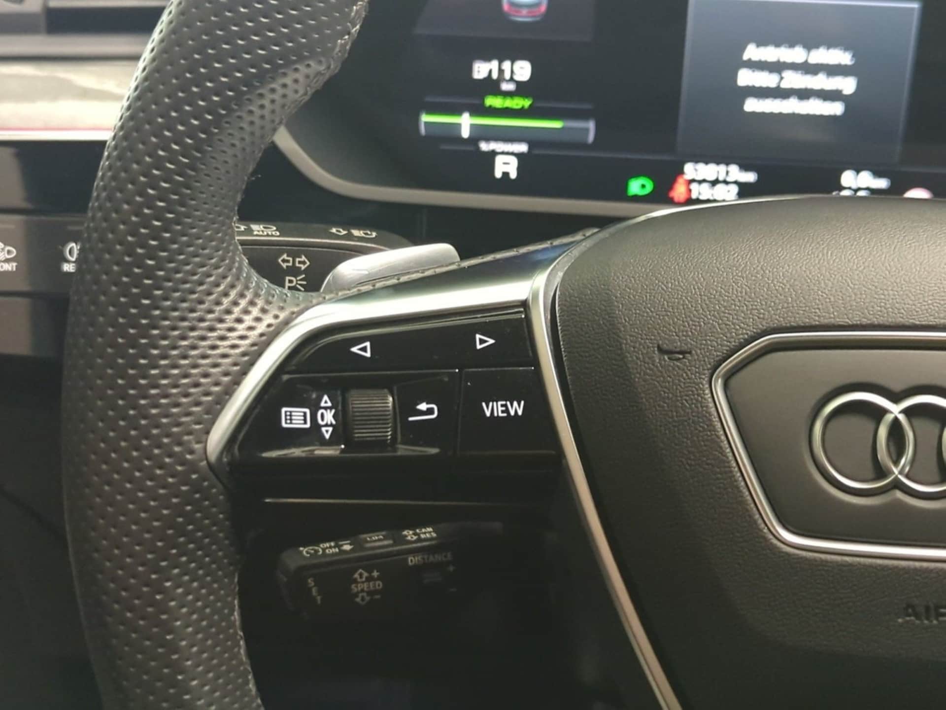 Audi e-tron S line