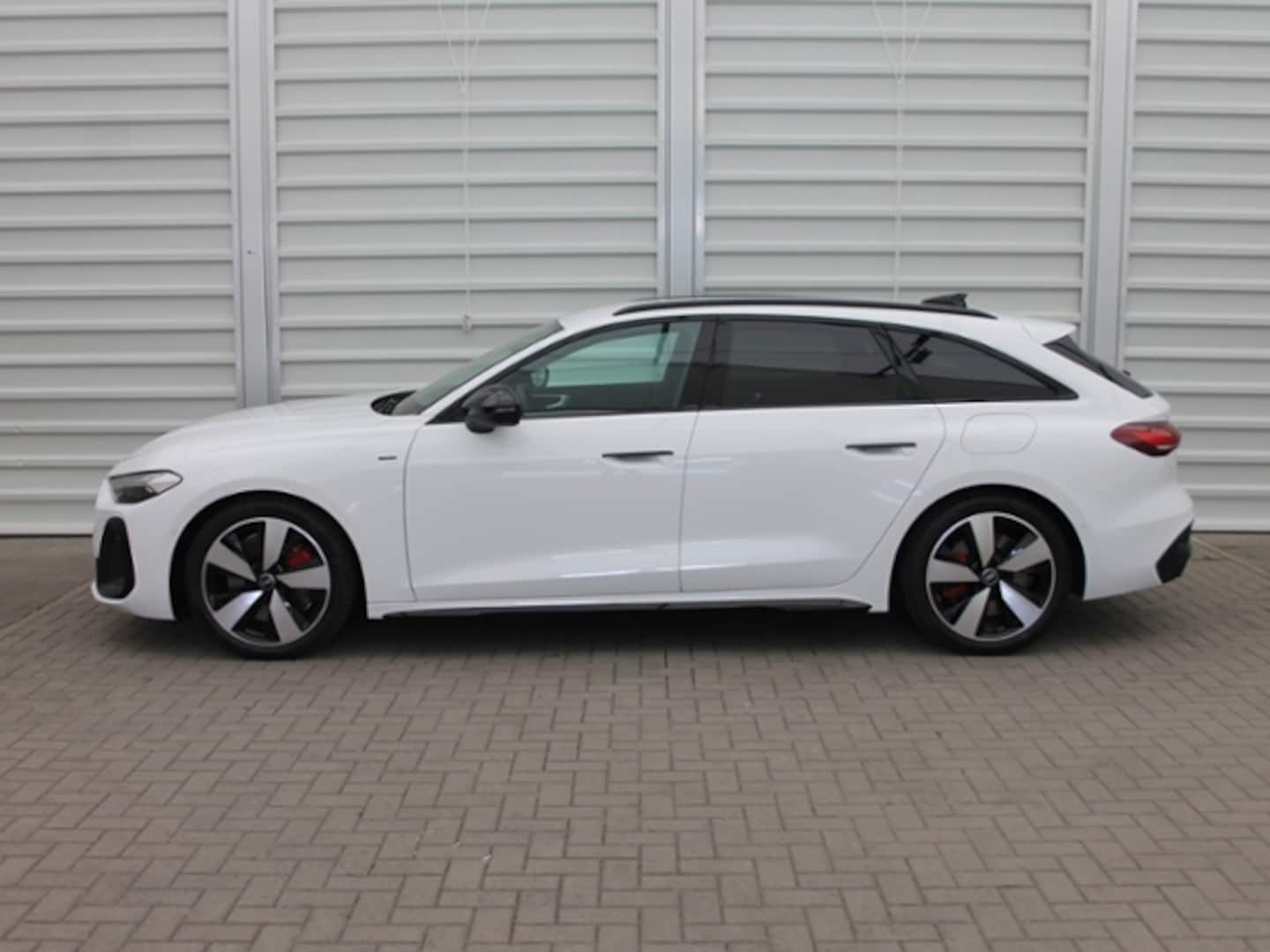 Bild über Audi A5 Avant e-hybrid e-hybrid quattro 270 kW S tronic - für weitere Informationen kontaktieren Sie den Audi Partner
