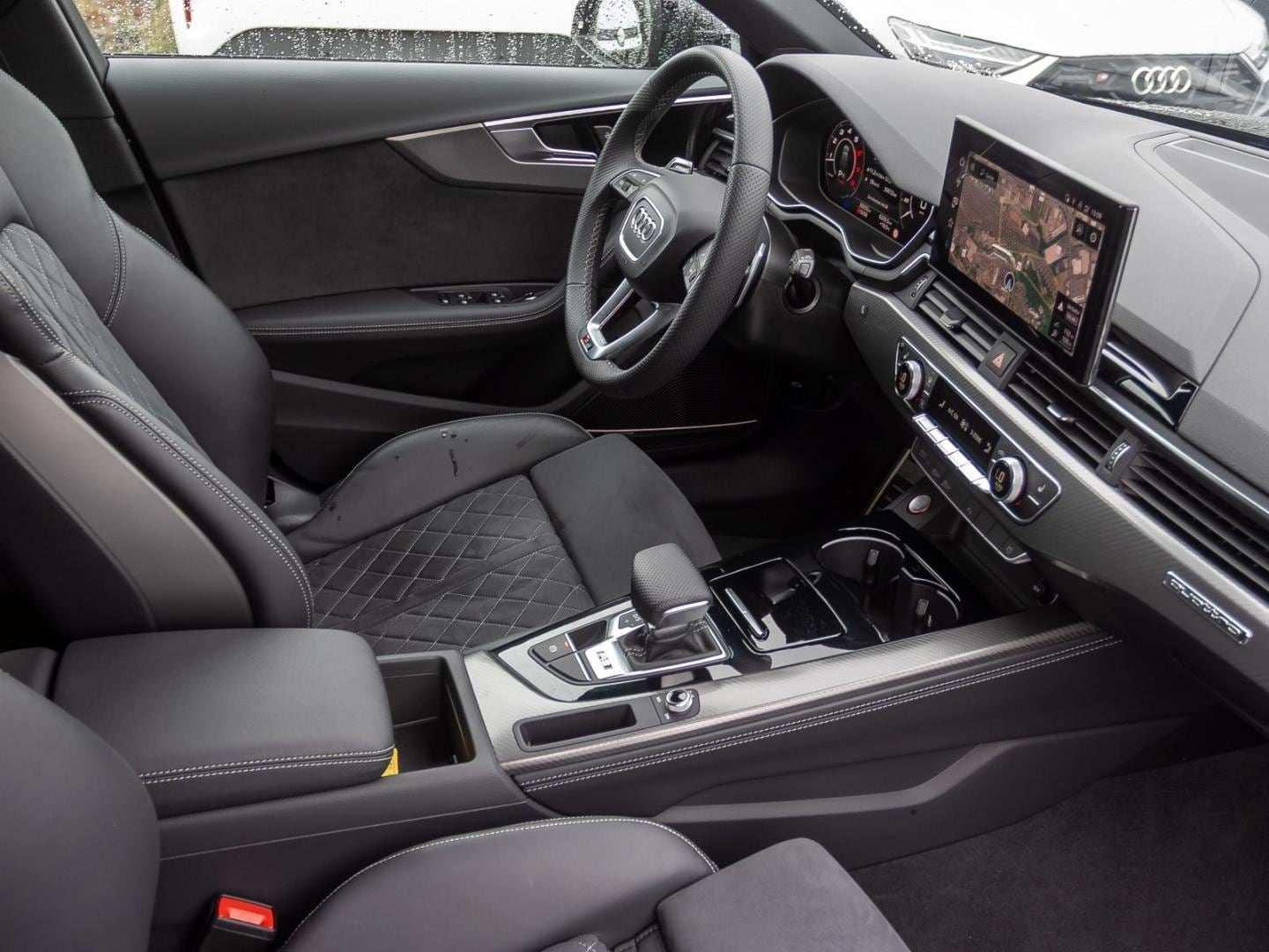 Bild über Audi RS 4 Avant TFSI quattro tiptronic - für weitere Informationen kontaktieren Sie den Audi Partner