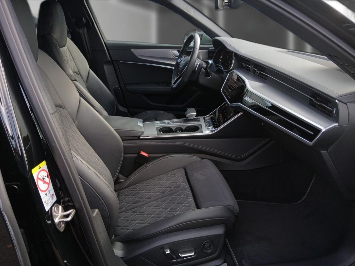 Bild über Audi S6 Limousine TDI quattro tiptronic - für weitere Informationen kontaktieren Sie den Audi Partner