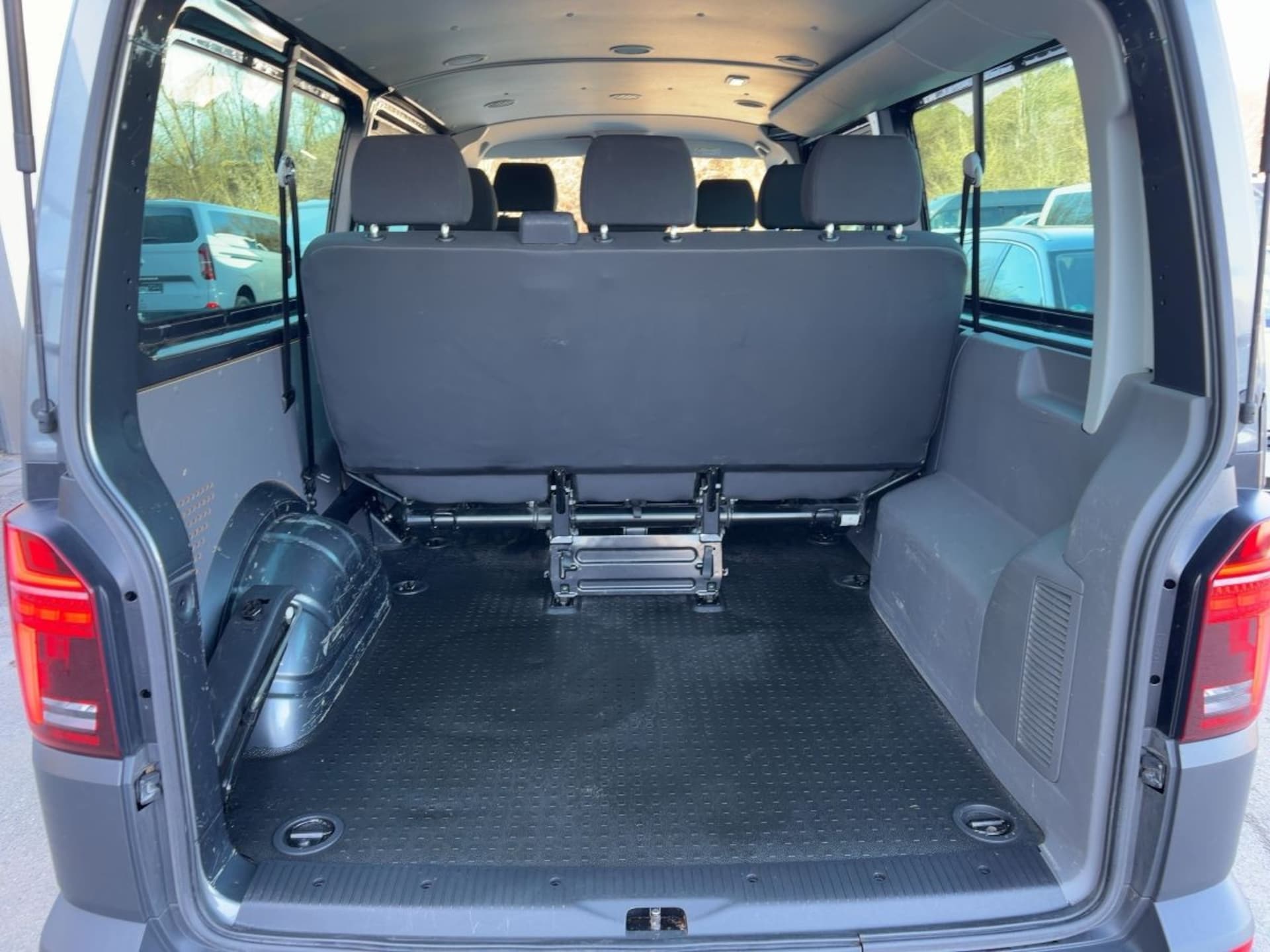 Volkswagen T6.1 Transporter Kombi langer Radstand