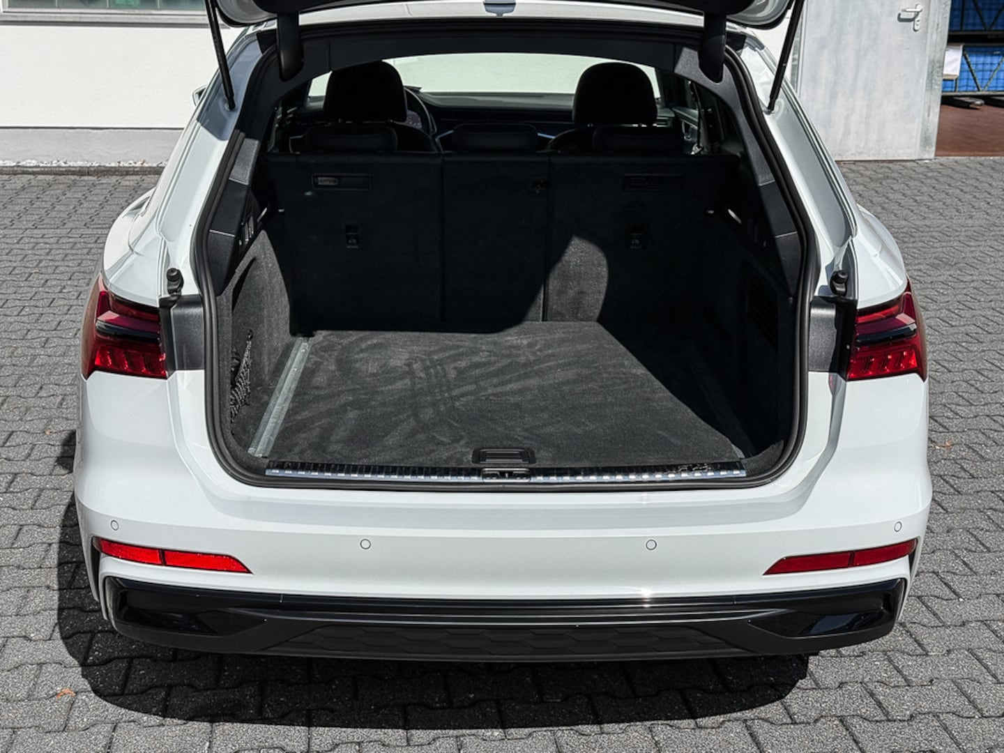 Bild über Audi A6 Avant S line 40 TDI S tronic - für weitere Informationen kontaktieren Sie den Audi Partner