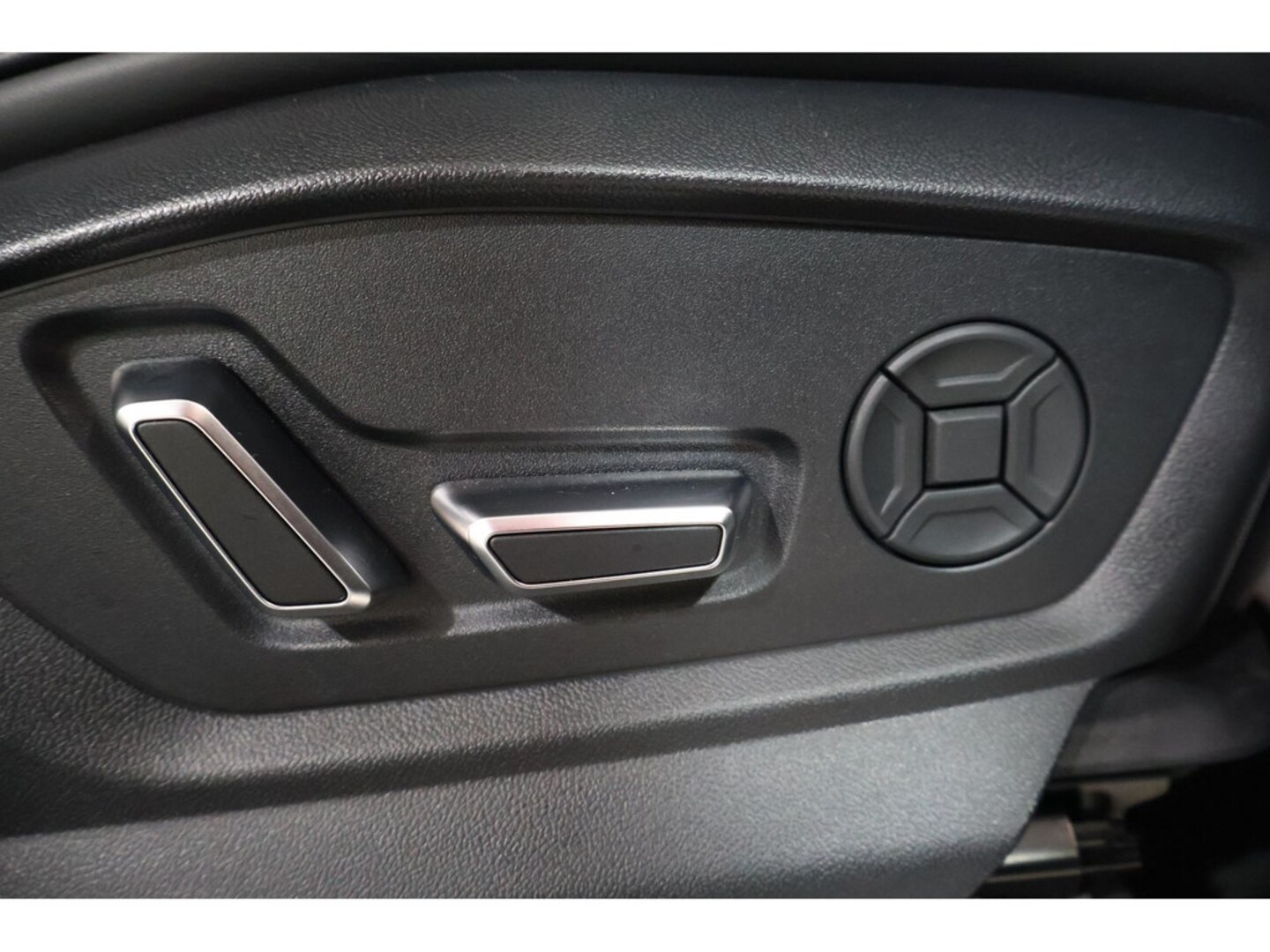 Bild über Audi Q8 SUV 50 TDI quattro tiptronic - für weitere Informationen kontaktieren Sie den Audi Partner