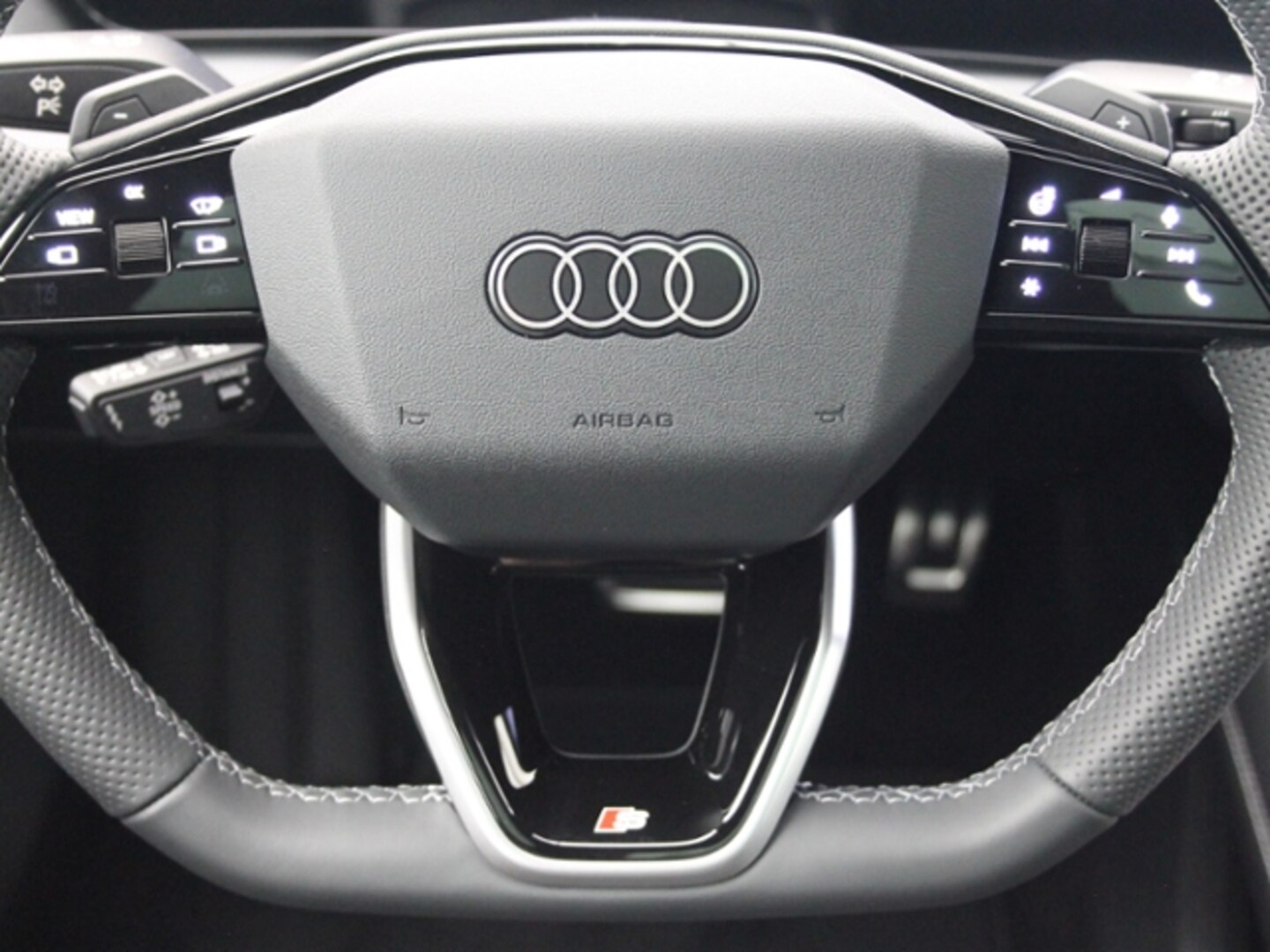 Bild über Audi Q4 Sportback e-tron e-tron quattro 220 kW - für weitere Informationen kontaktieren Sie den Audi Partner
