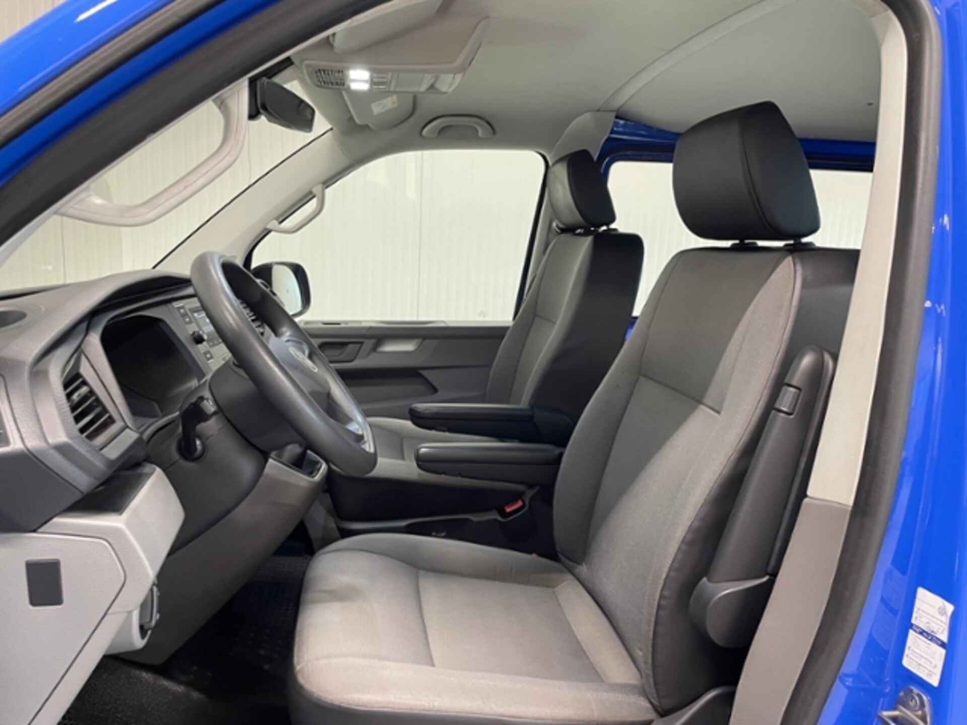 Volkswagen T6.1 Transporter Kombi langer Radstand