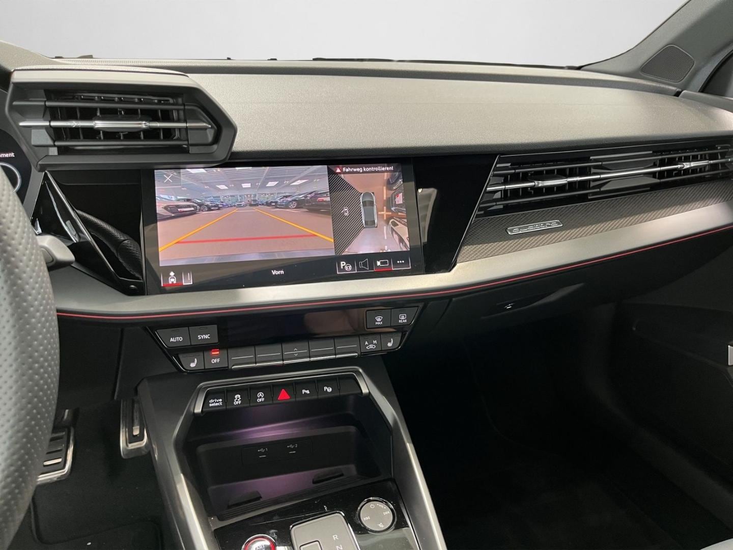 Bild über Audi RS 3 Limousine TFSI quattro S tronic - für weitere Informationen kontaktieren Sie den Audi Partner
