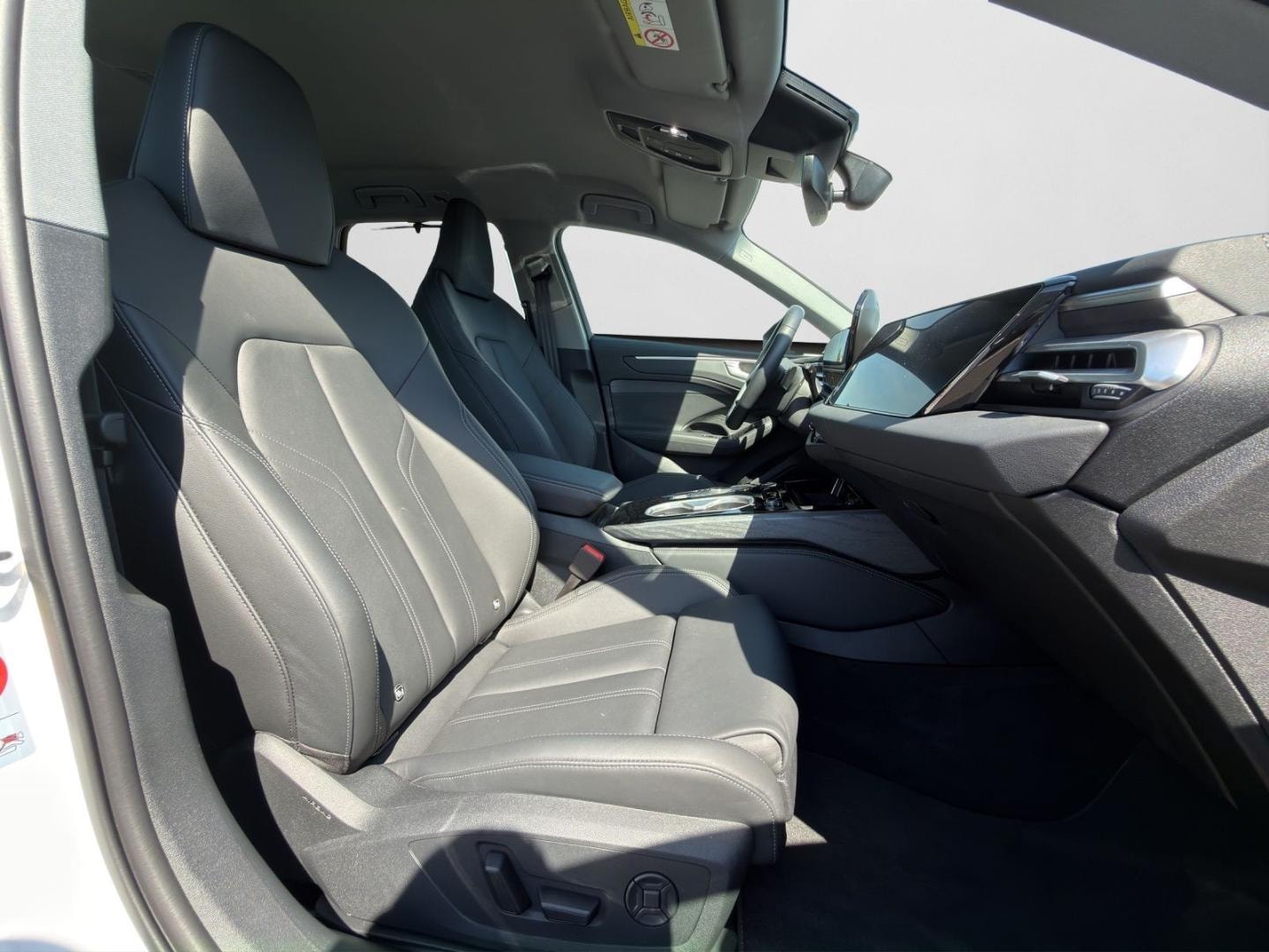 Bild über Audi A6 Avant TDI 150 kW S tronic - für weitere Informationen kontaktieren Sie den Audi Partner