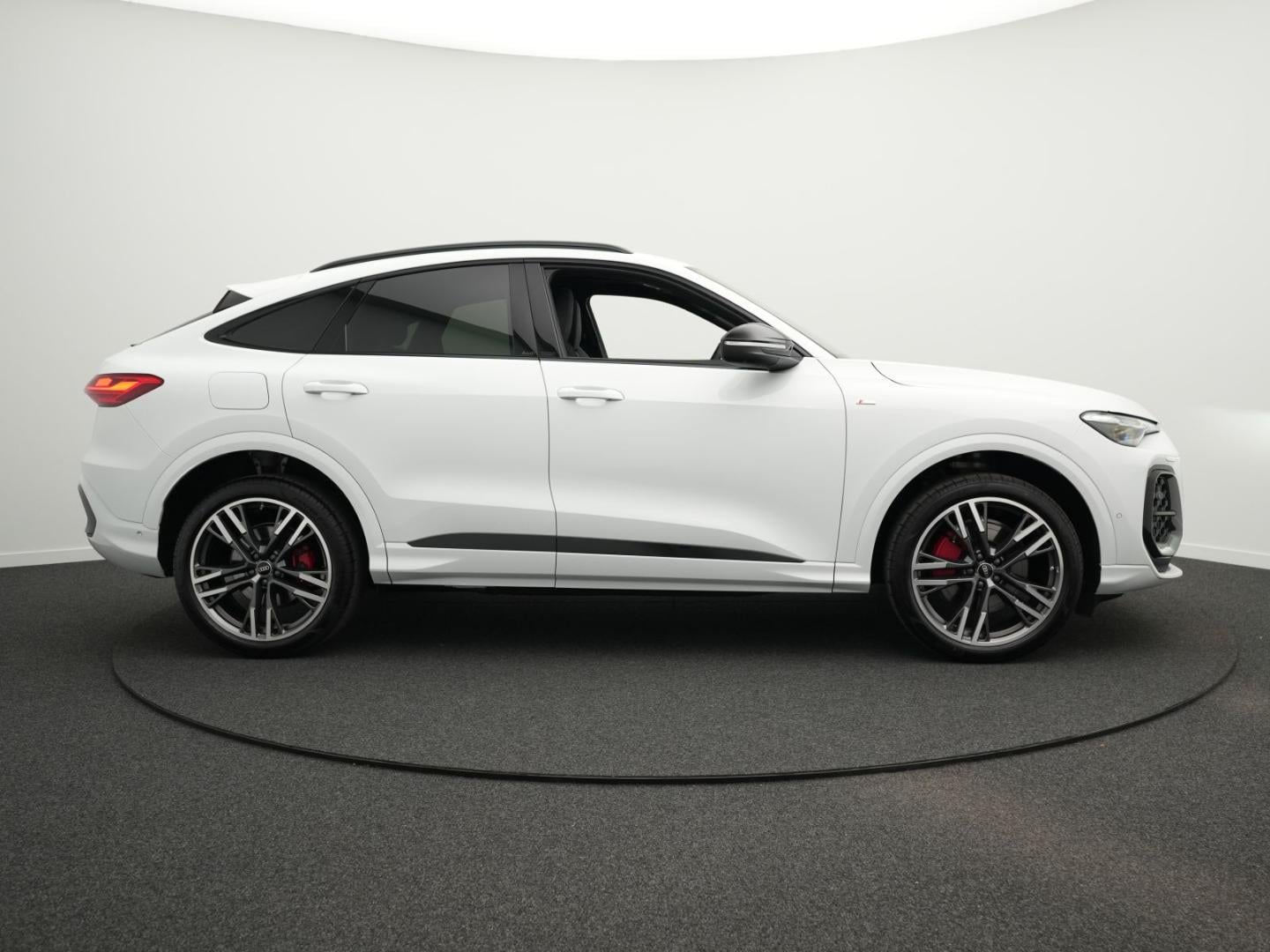 Bild über Audi Q5 Sportback TDI quattro 150 kW S tronic - für weitere Informationen kontaktieren Sie den Audi Partner