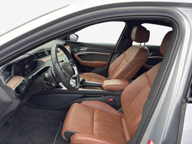 Bild über Audi e-tron Sportback Attraction advanced 50 quattro 230,00 kW - for more details contact your dealer