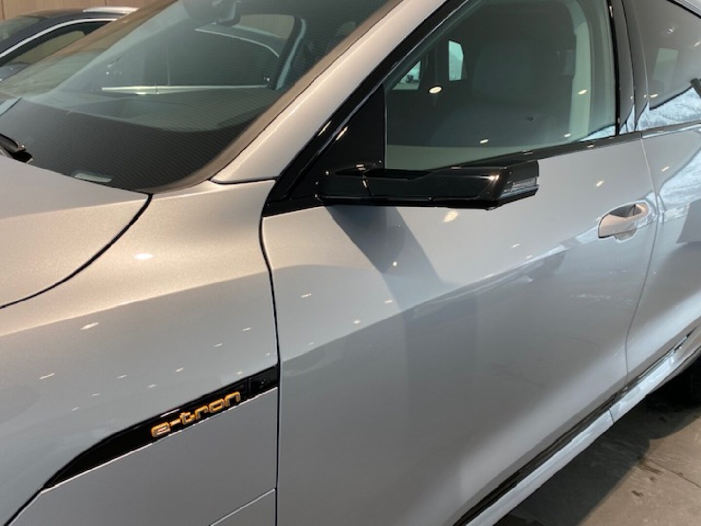 Bild über Audi e-tron Black Edition advanced 55 quattro 300,00 kW - for more details contact your dealer