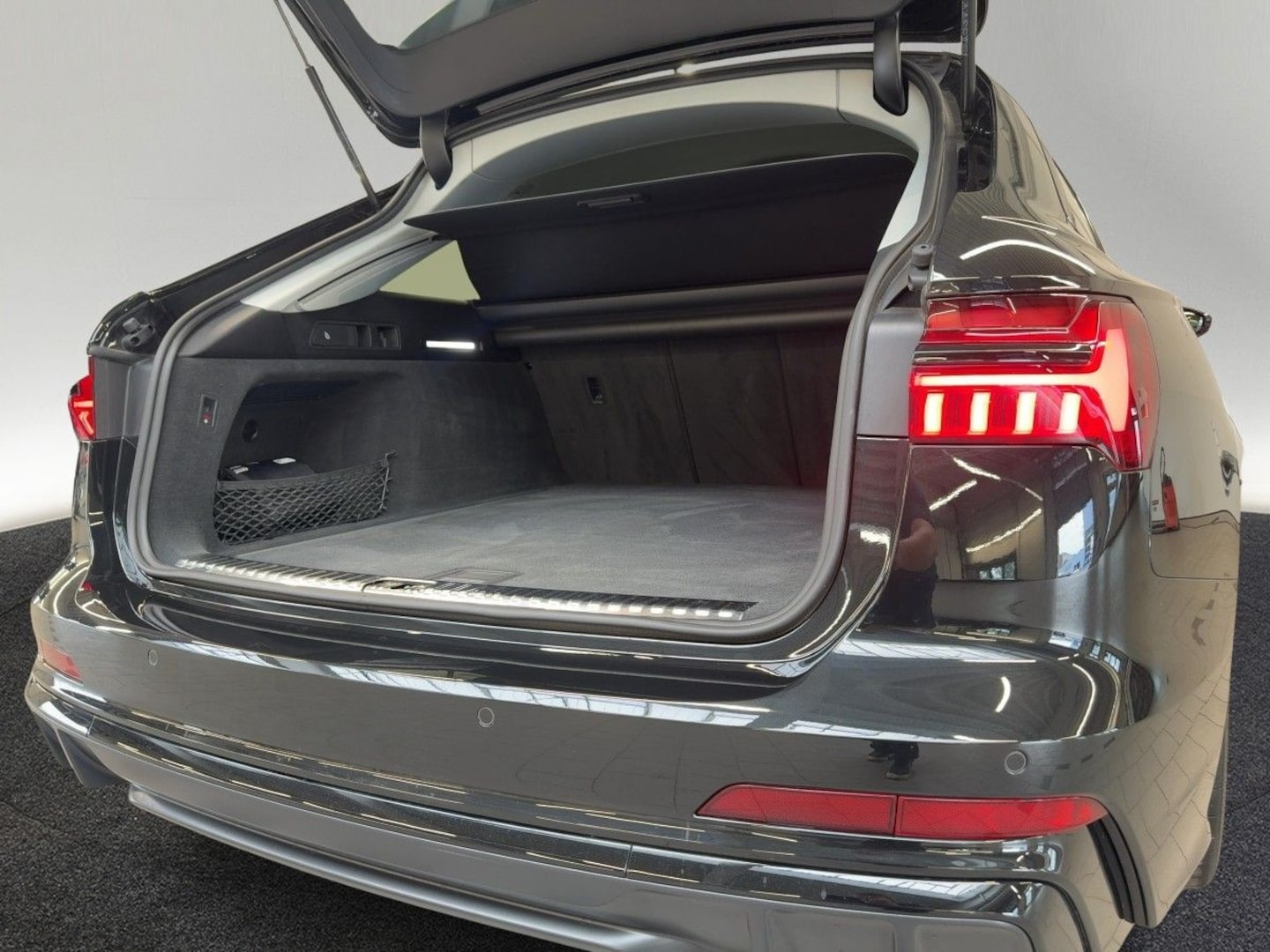 Bild über Audi S6 Avant TDI quattro tiptronic - für weitere Informationen kontaktieren Sie den Audi Partner