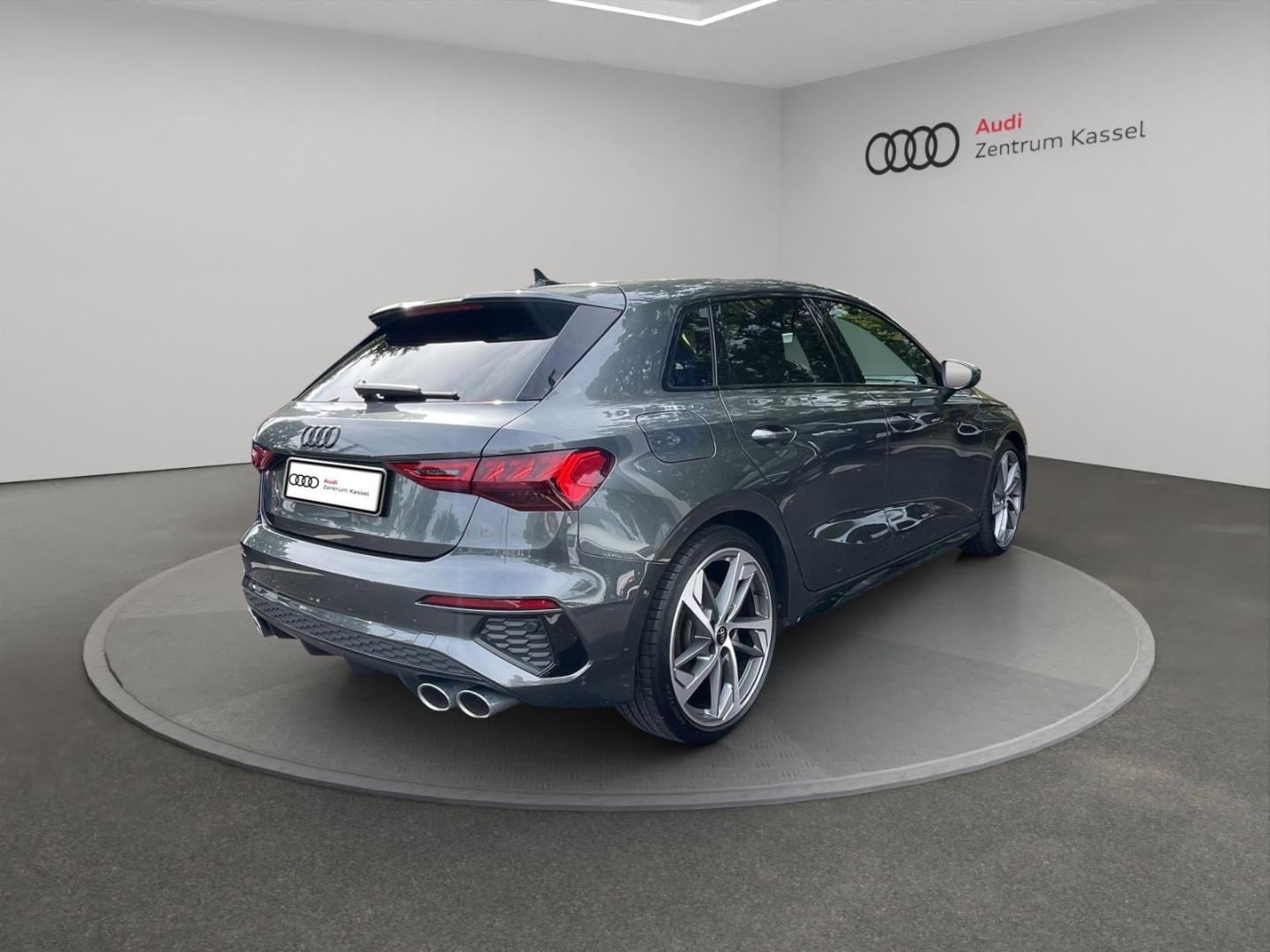 Bild über Audi S3 Sportback TFSI quattro S tronic - für weitere Informationen kontaktieren Sie den Audi Partner
