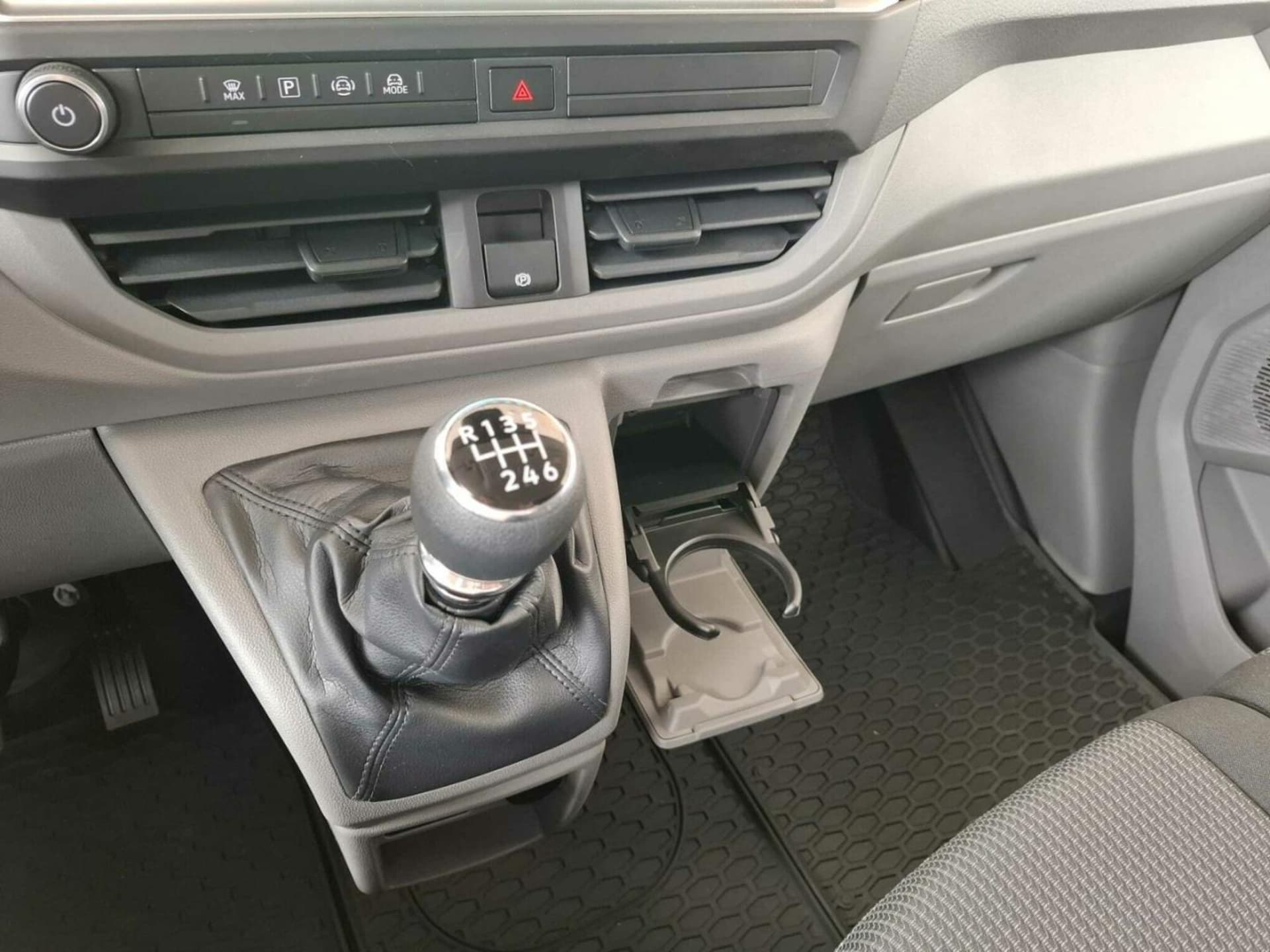 Volkswagen Transporter Furgon długi rozstaw osi