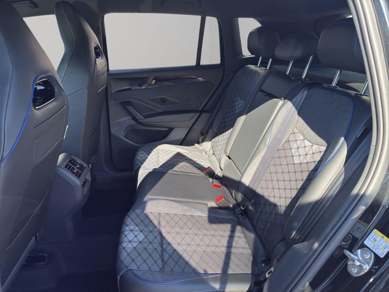 Volkswagen Tiguan – Bild 12