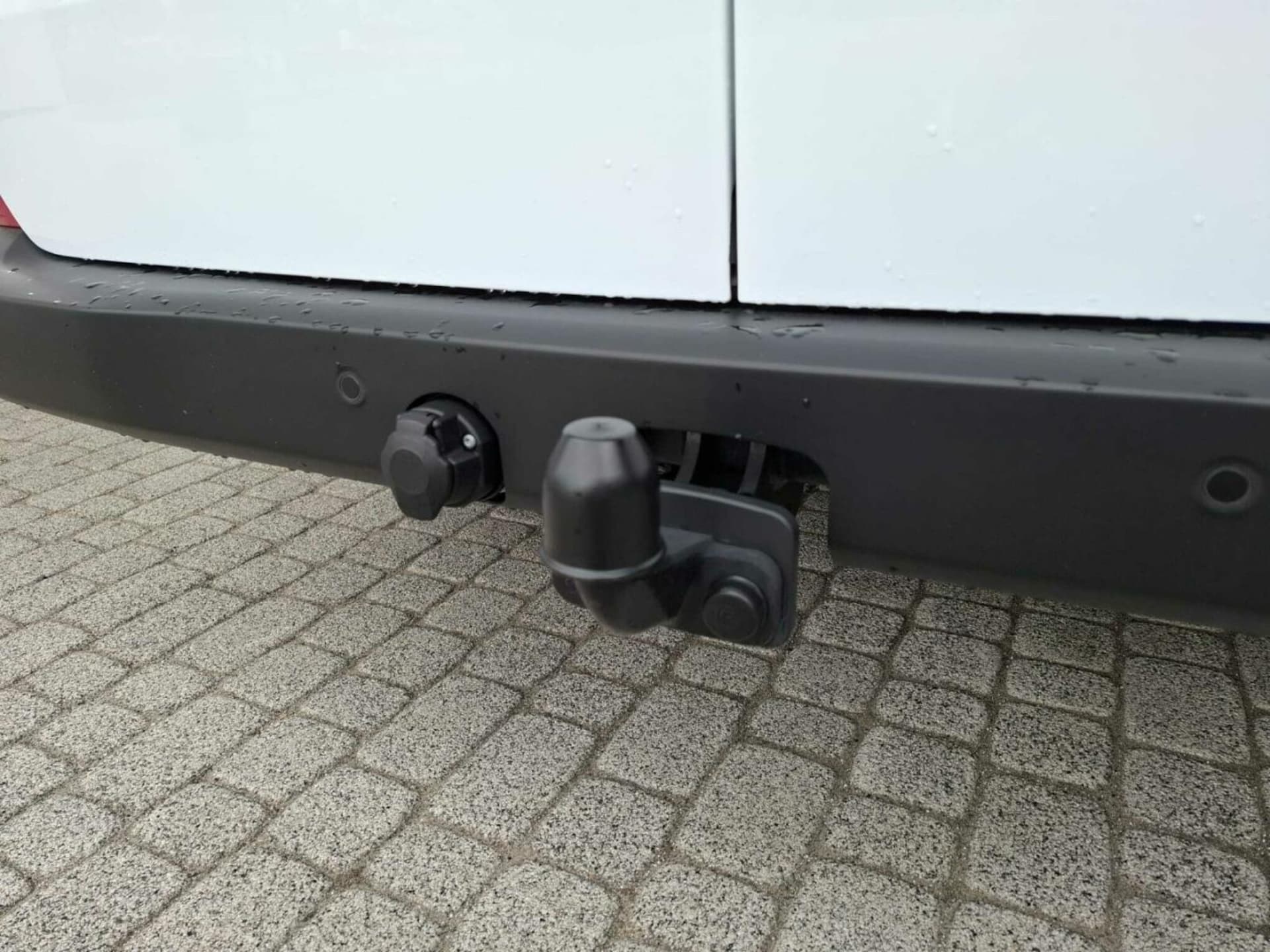 Volkswagen Transporter Furgon długi rozstaw osi