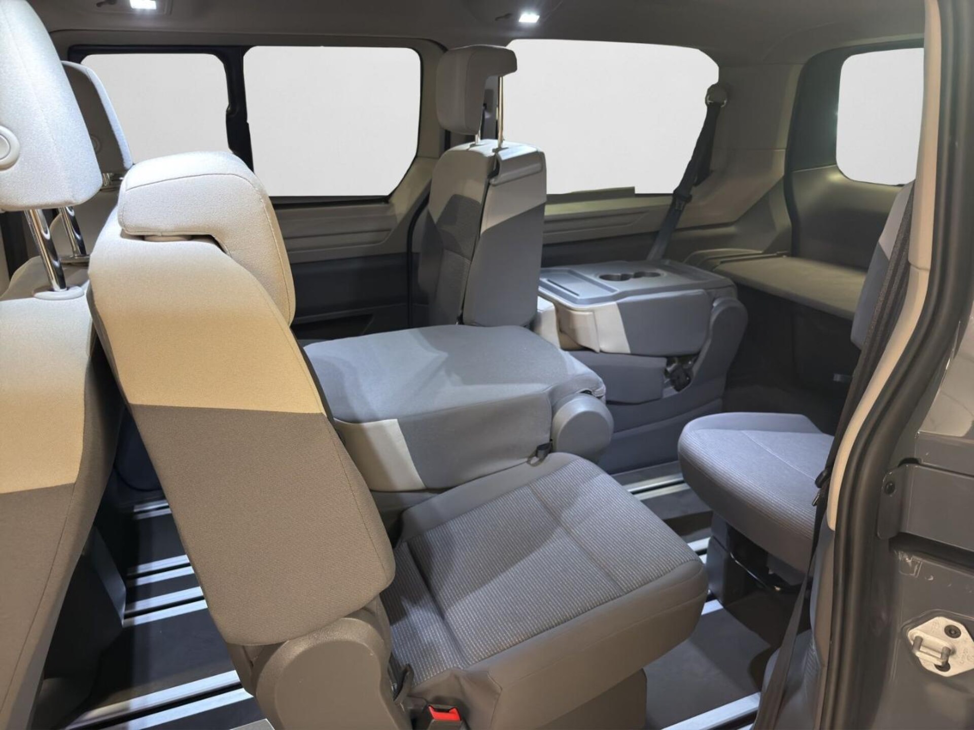 Volkswagen Multivan Langversion Basis-Modell