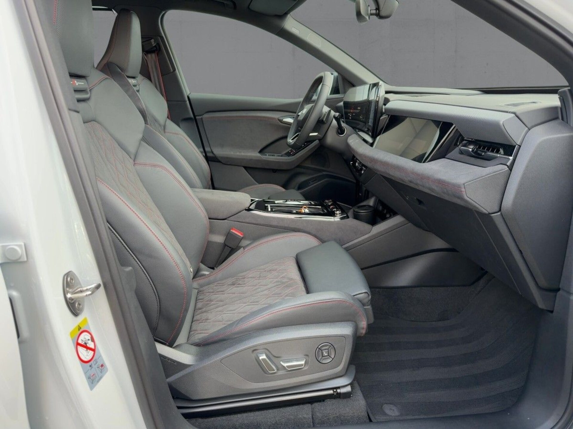 Audi SQ6 SUV e-tron