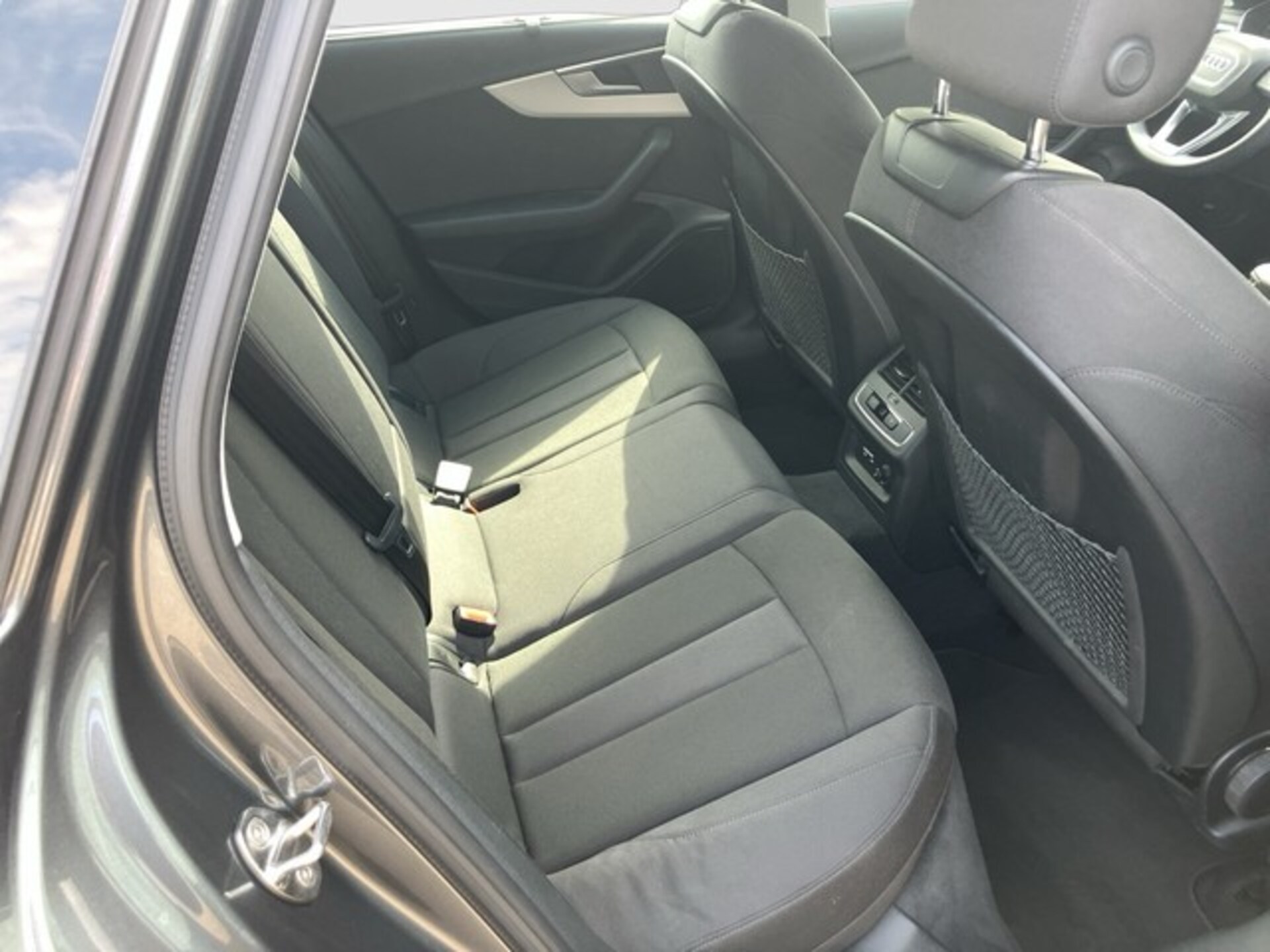 Audi A4 Avant S line