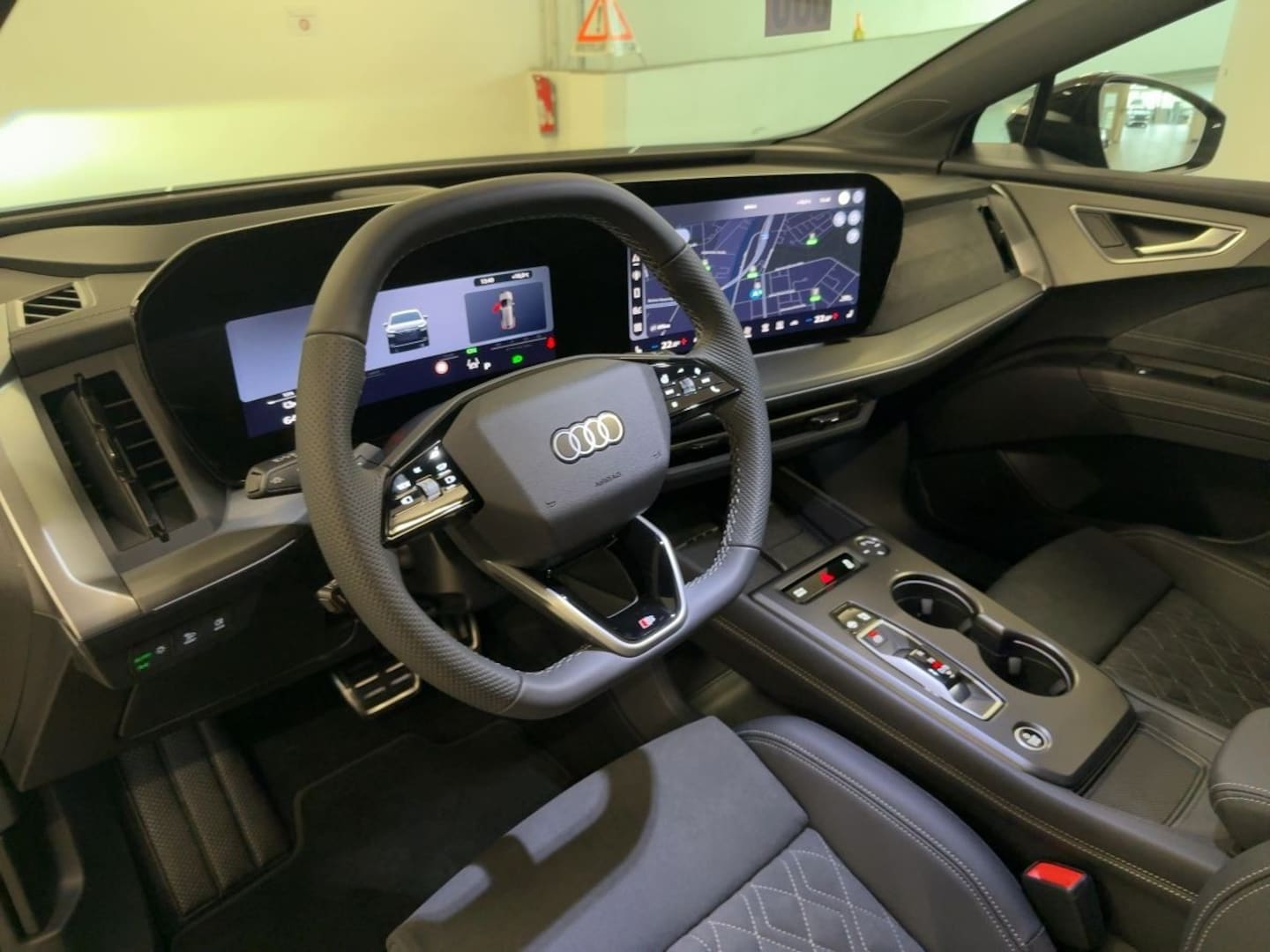 Bild über Audi Q4 SUV e-tron e-tron quattro 220 kW - für weitere Informationen kontaktieren Sie den Audi Partner