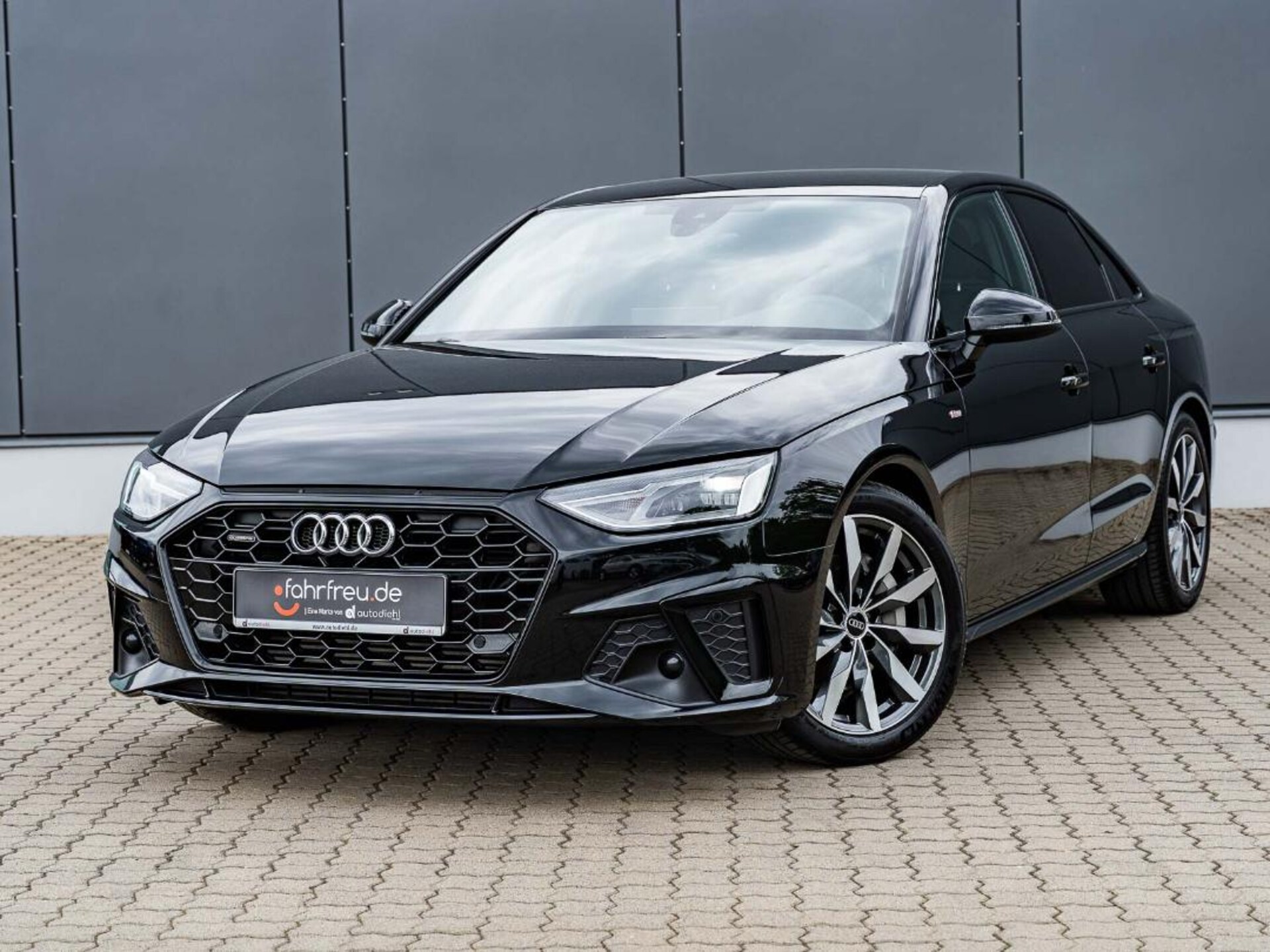 Audi A4 Limousine S line