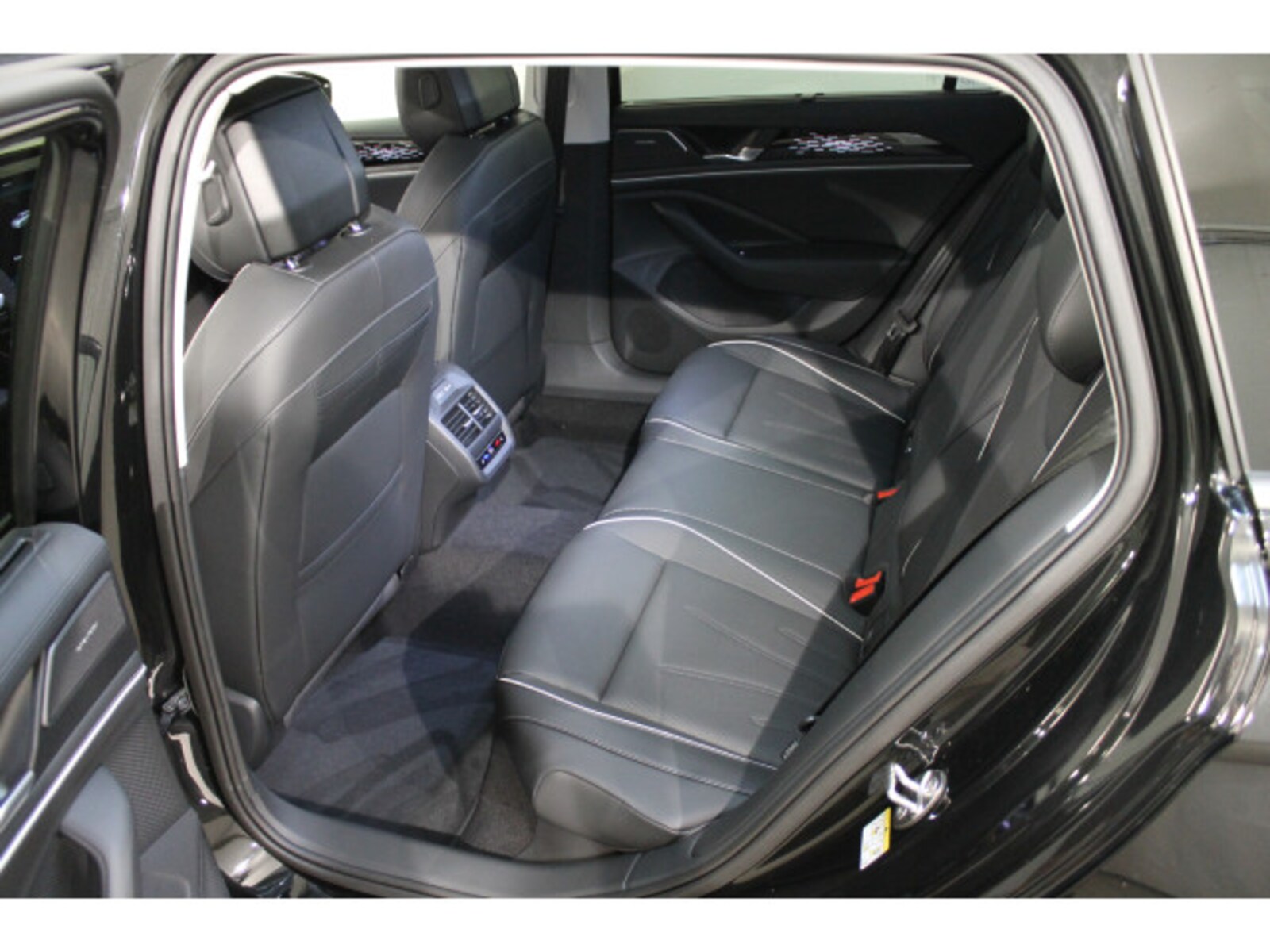 Volkswagen Passat – Bild 10