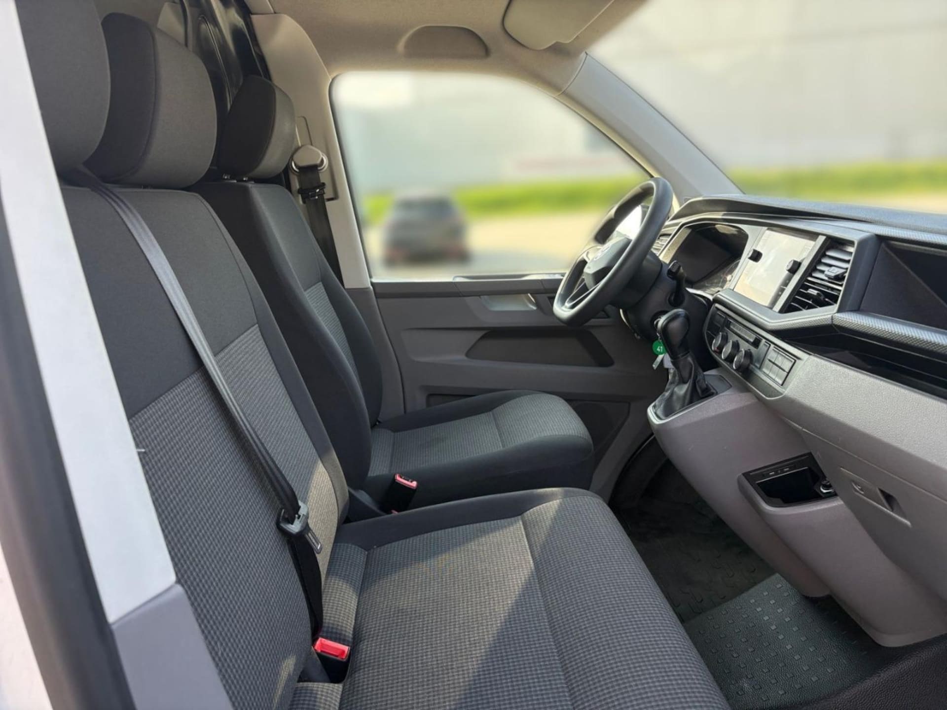 Volkswagen T6.1 Transporter Kasten langer Radstand