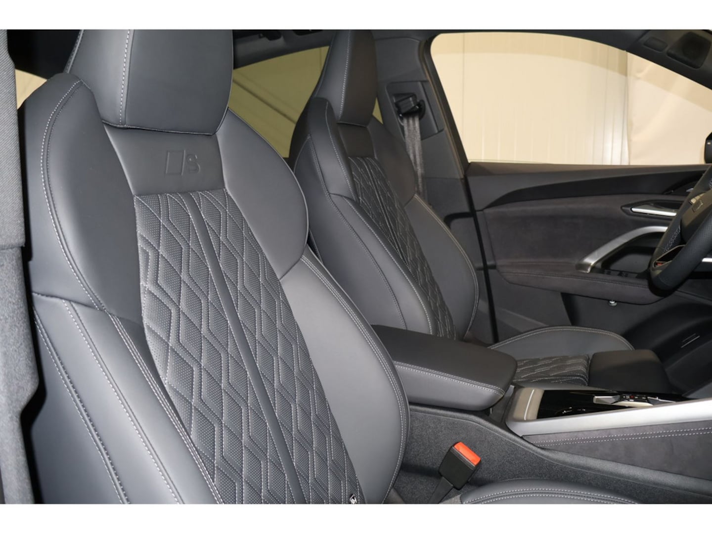 Bild über Audi SQ5 Sportback edition one mit Akzenten mythosschwarz TFSI 270 kW S tronic - für weitere Informationen kontaktieren Sie den Audi Partner