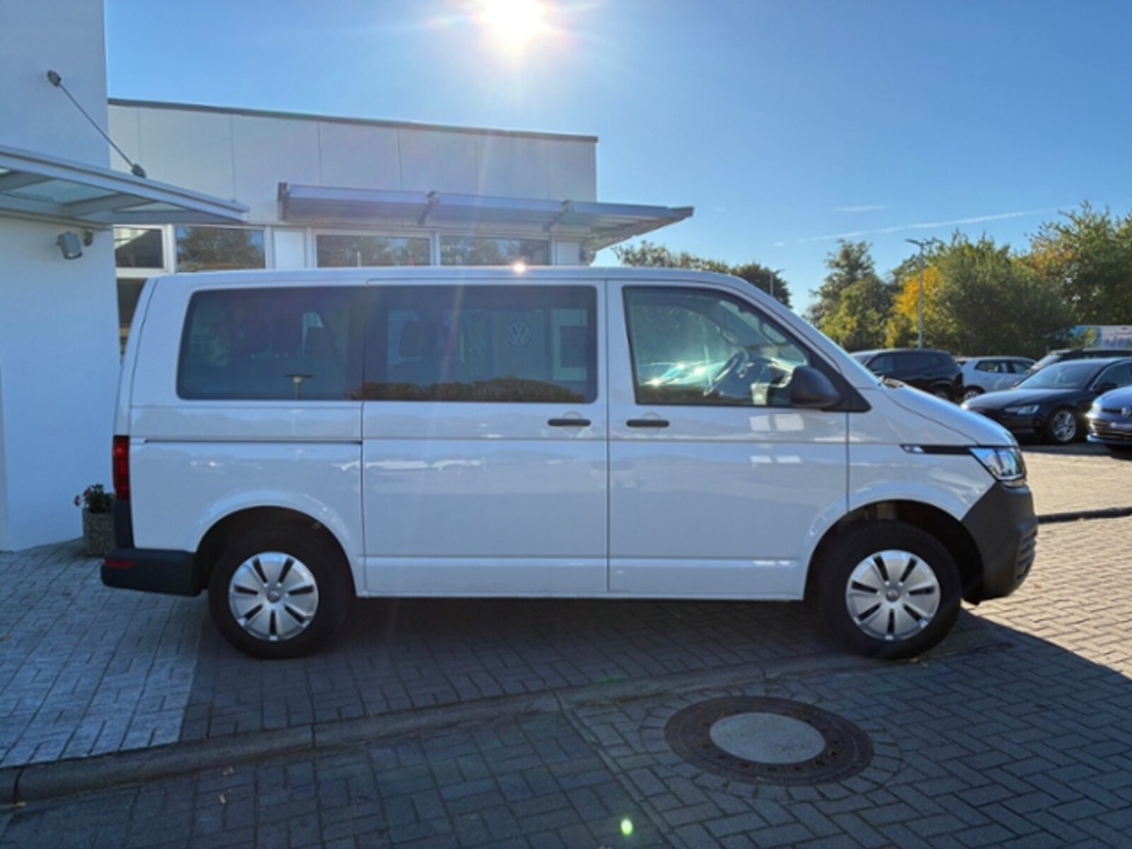Volkswagen T6.1 Transporter Kombi kurzer Radstand – Bild 3