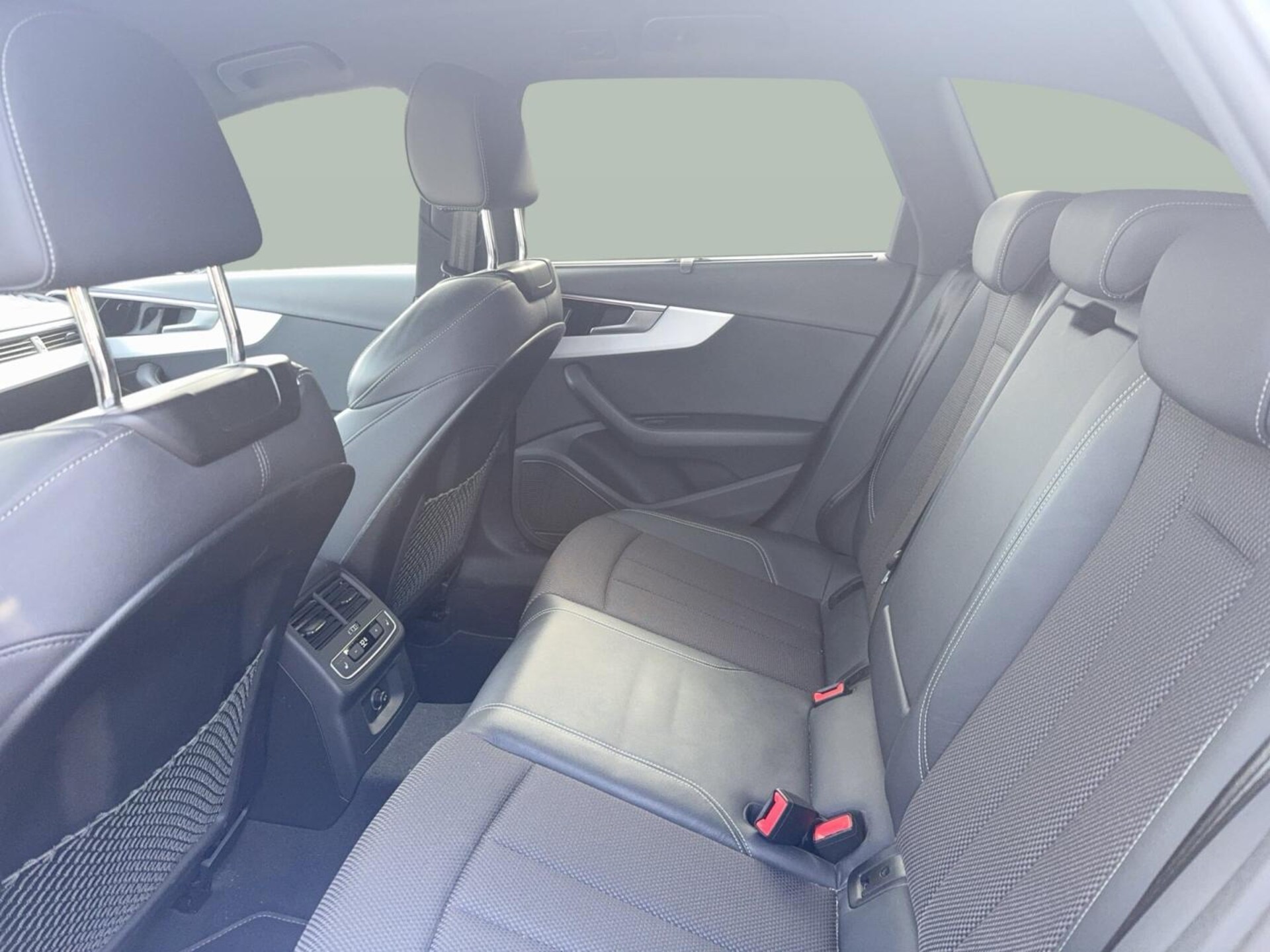 Audi A4 Avant S line