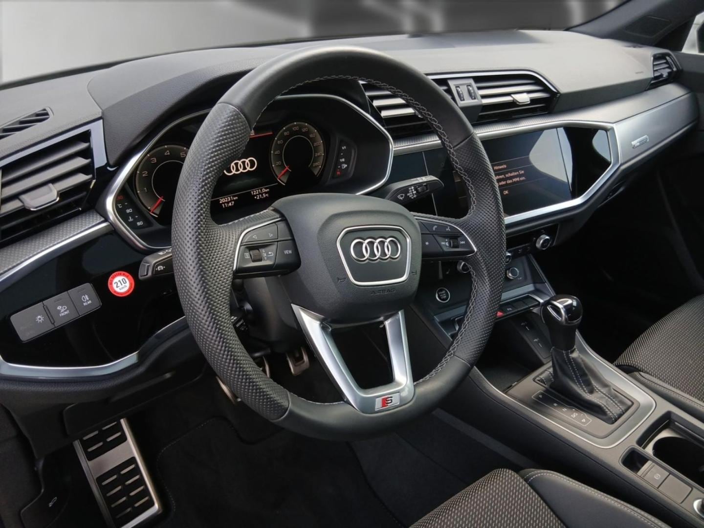 Bild über Audi Q3 Sportback S line 35 TFSI S tronic - für weitere Informationen kontaktieren Sie den Audi Partner