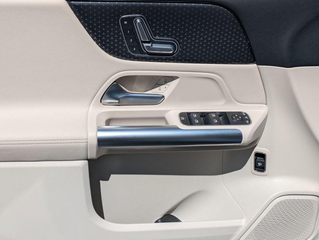 2025 Mercedes-Benz GLA GLA250 - Photo 10