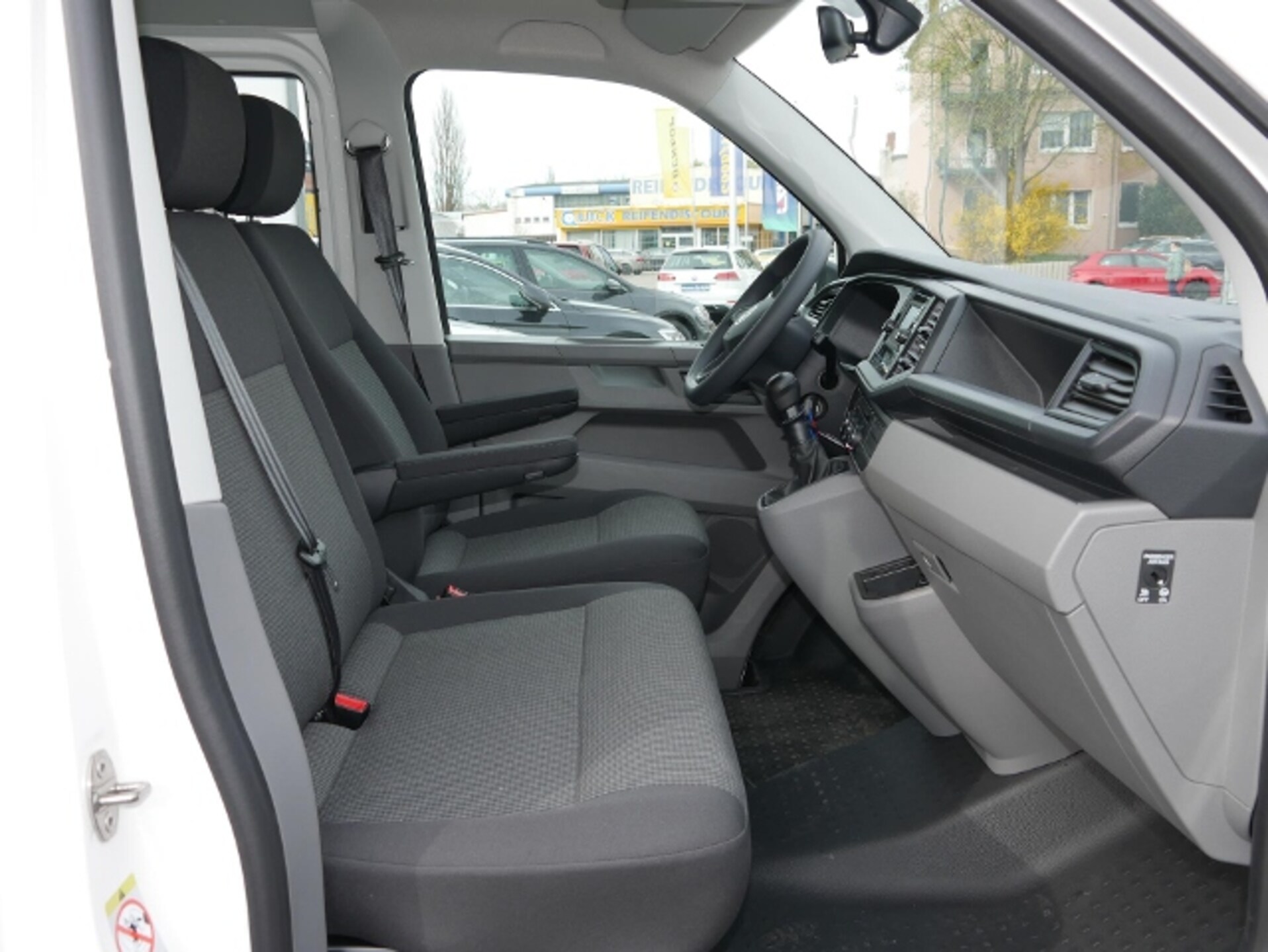 Volkswagen T6.1 Transporter Kombi kurzer Radstand