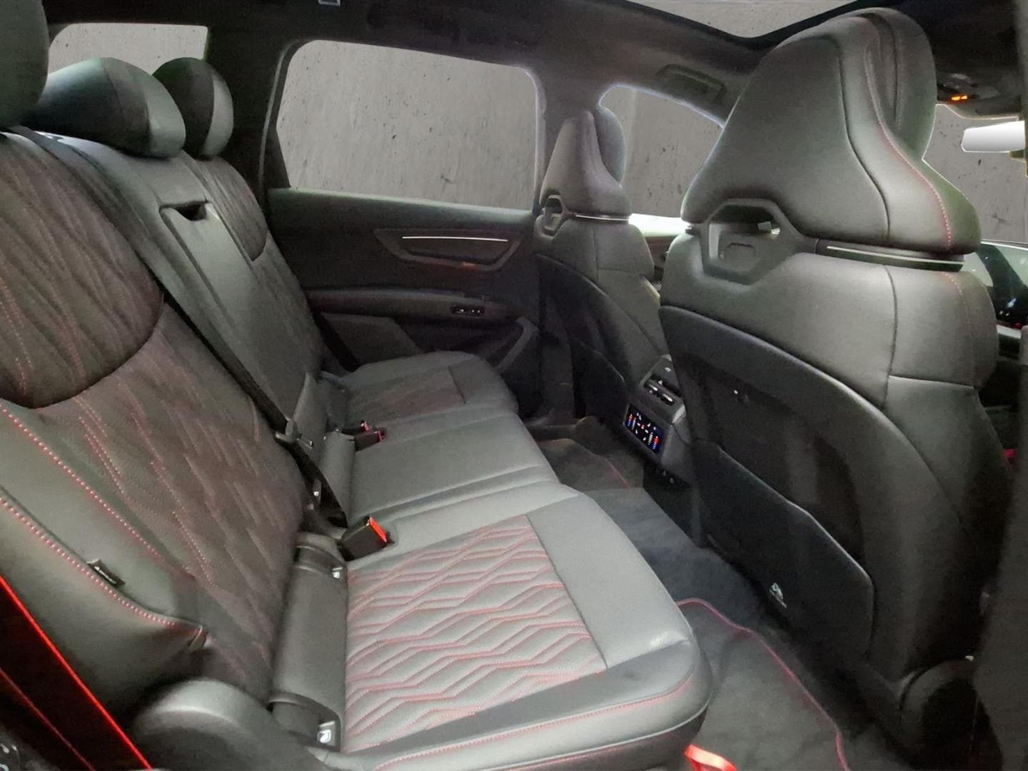 Bild über Audi Q7 SUV TDI quattro 220 kW tiptronic - für weitere Informationen kontaktieren Sie den Audi Partner