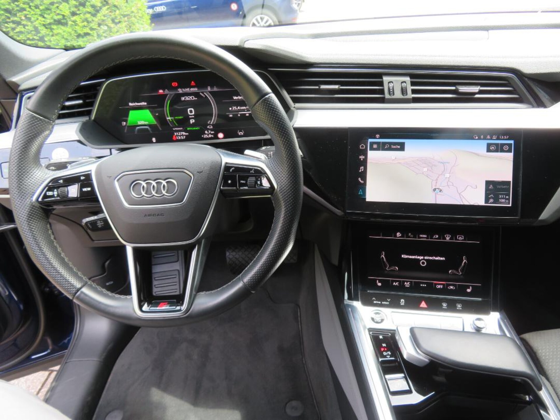 Audi e-tron S line