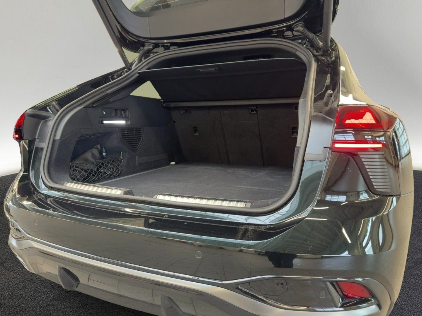 Bild über Audi A6 Avant TDI quattro 150 kW S tronic - für weitere Informationen kontaktieren Sie den Audi Partner