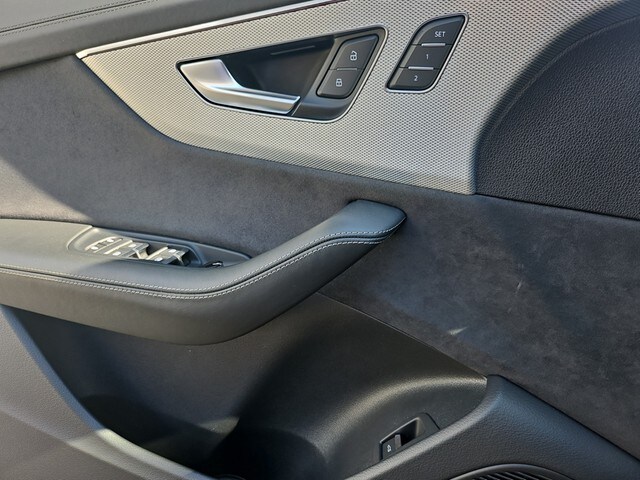 Image about Audi RS Q8 TFSI quattro tiptronic