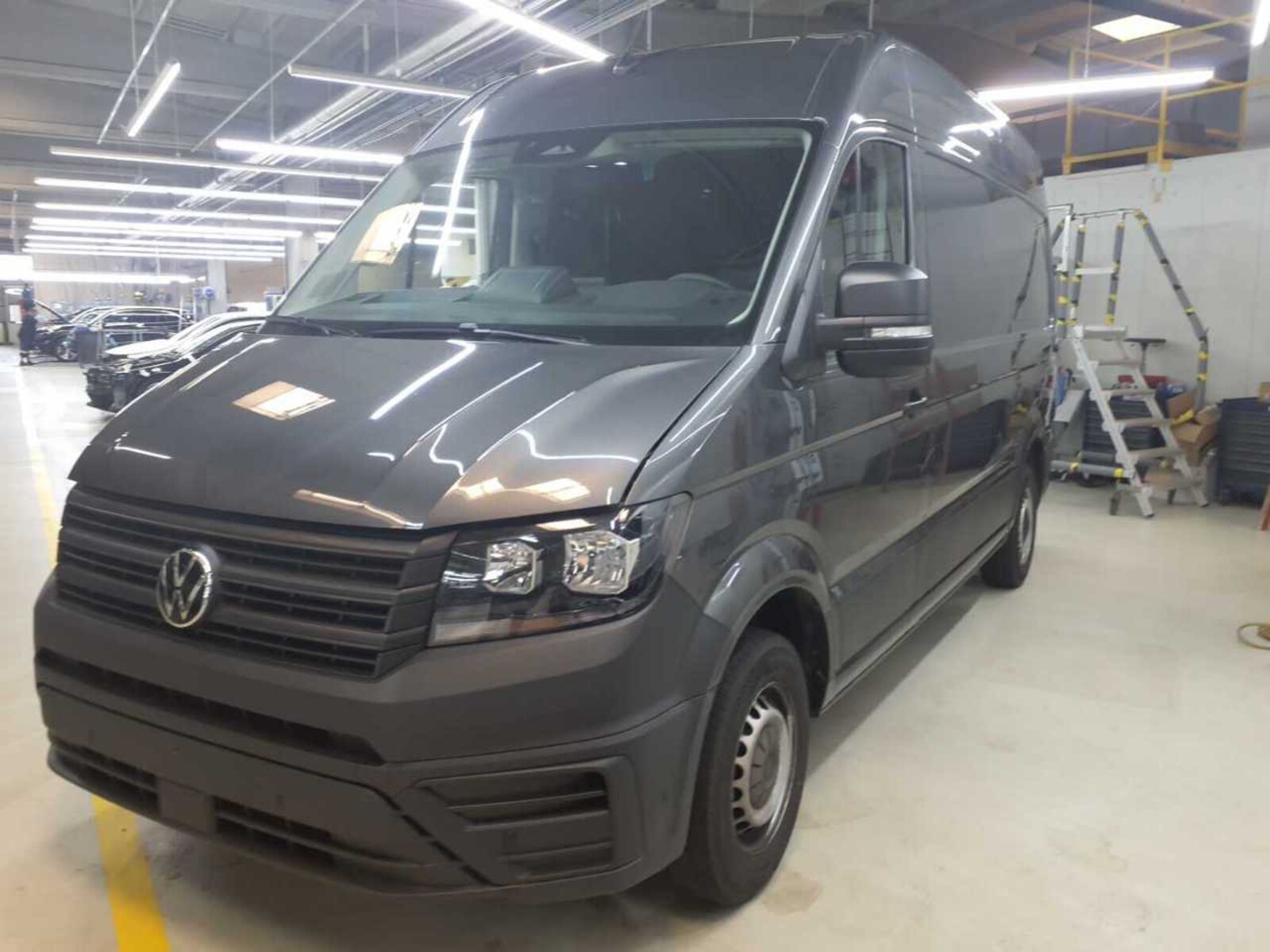 Volkswagen Crafter Kasten mittlerer Radstand – Bild 2