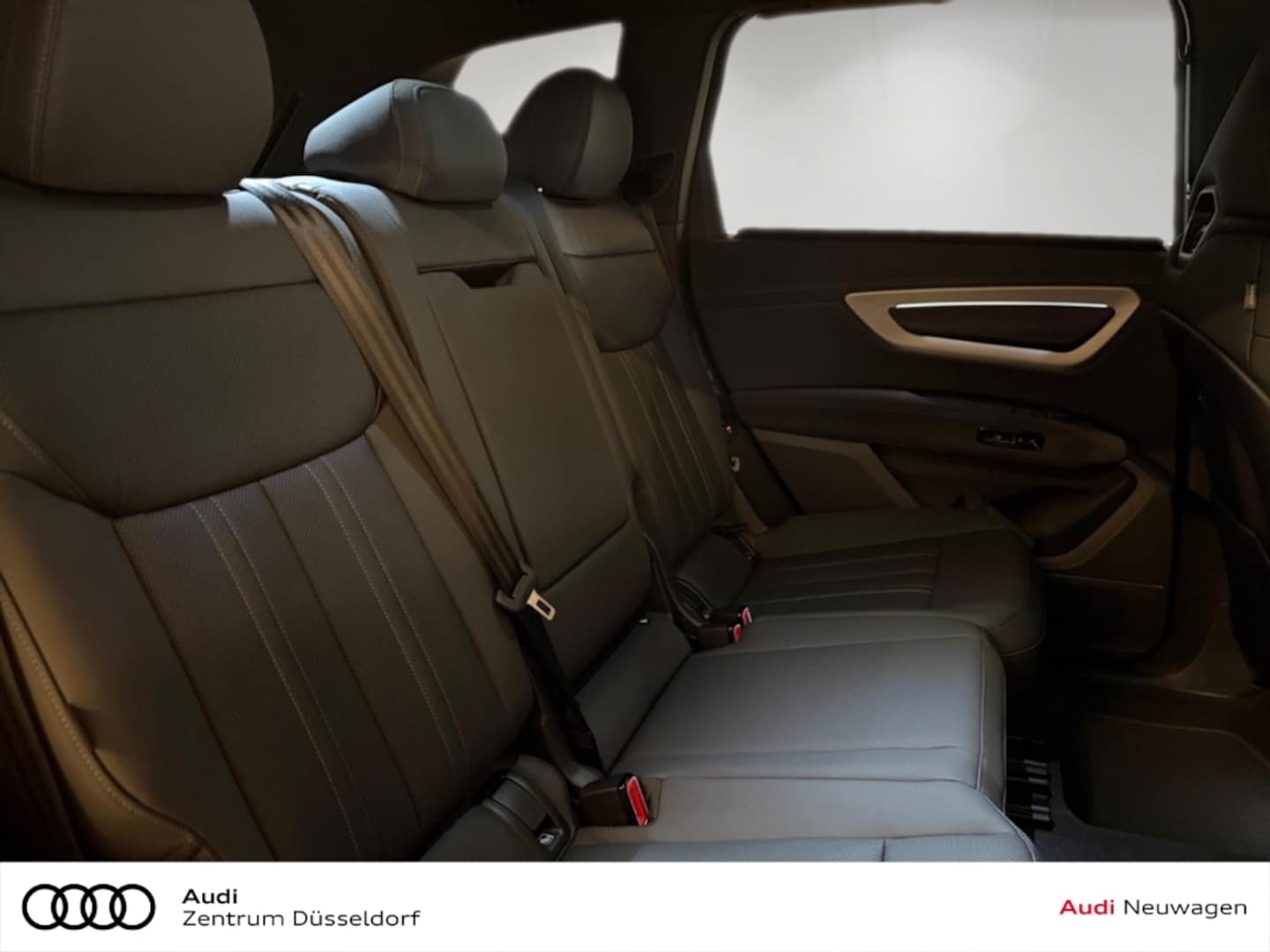 Bild über Audi Q7 SUV TDI quattro 220 kW tiptronic - für weitere Informationen kontaktieren Sie den Audi Partner