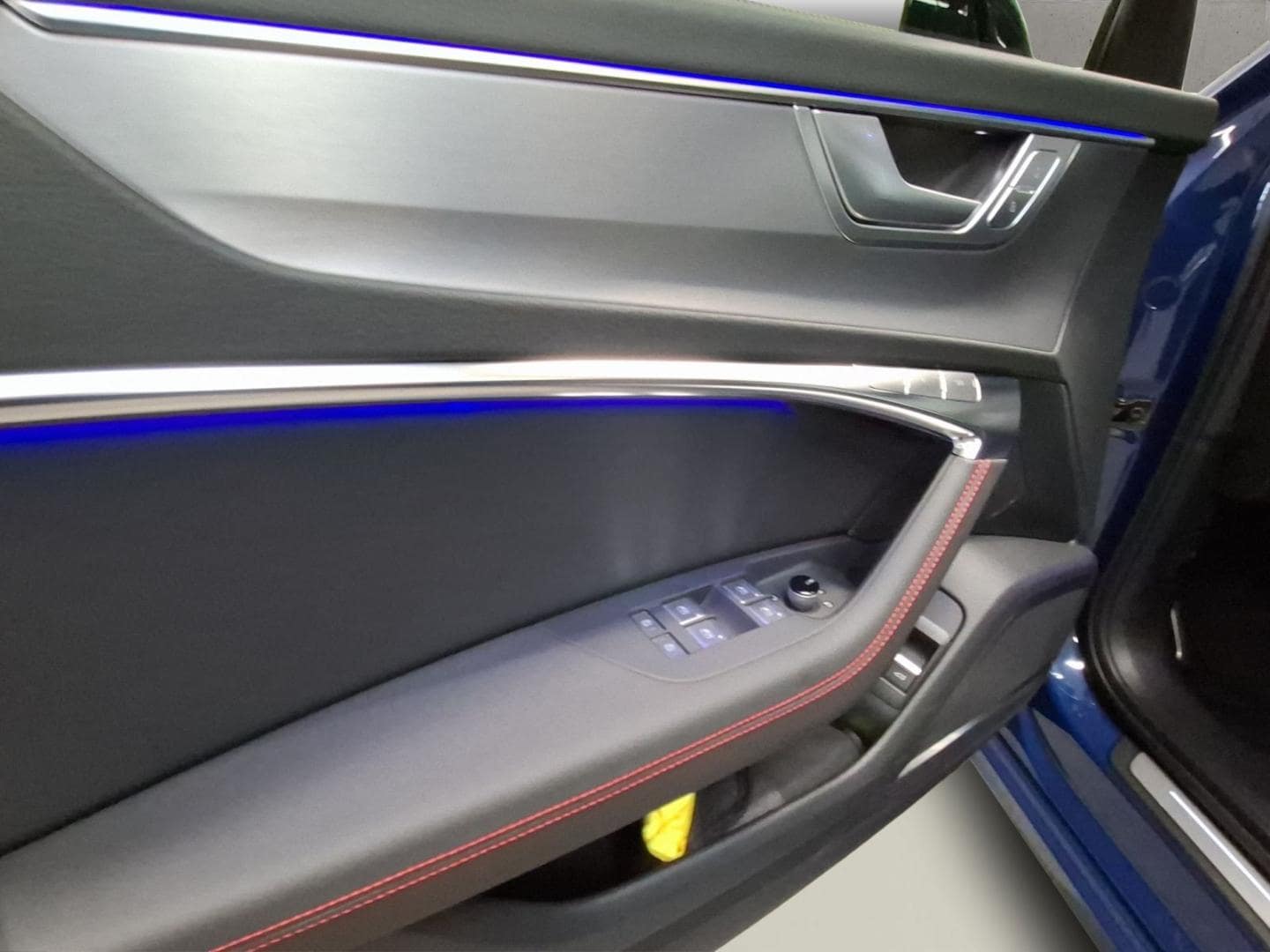 Bild über Audi A6 Avant TFSI e S line 55 TFSI e quattro S tronic - für weitere Informationen kontaktieren Sie den Audi Partner