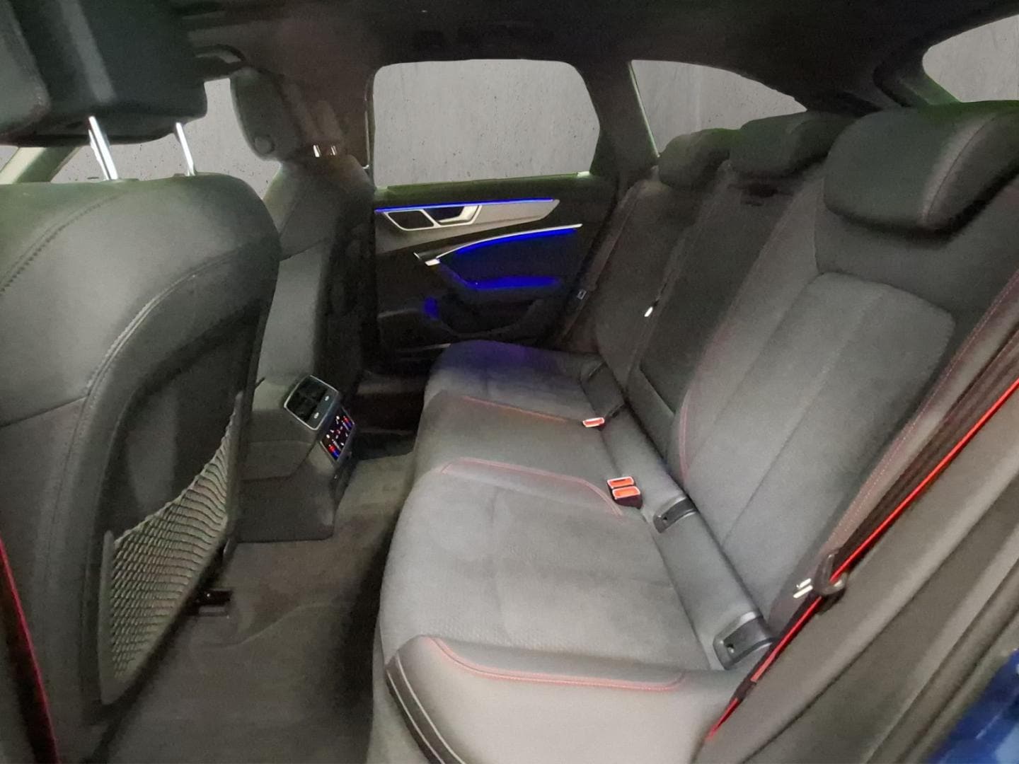 Bild über Audi A6 Avant TFSI e S line 55 TFSI e quattro S tronic - für weitere Informationen kontaktieren Sie den Audi Partner