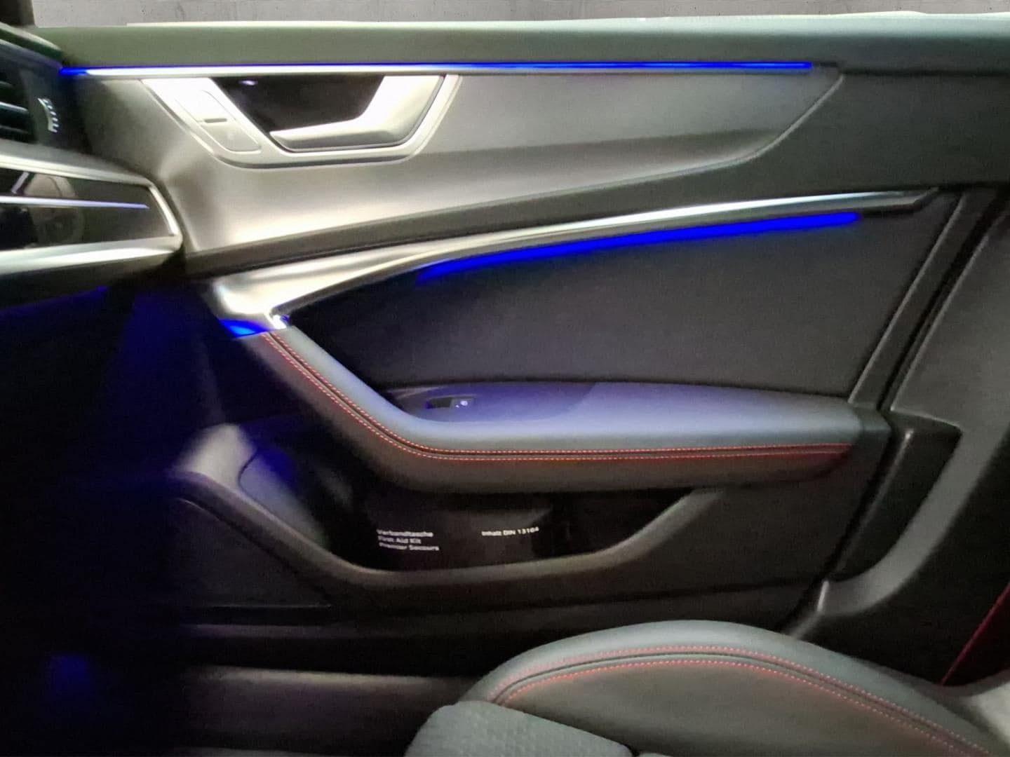 Bild über Audi A6 Avant TFSI e S line 55 TFSI e quattro S tronic - für weitere Informationen kontaktieren Sie den Audi Partner