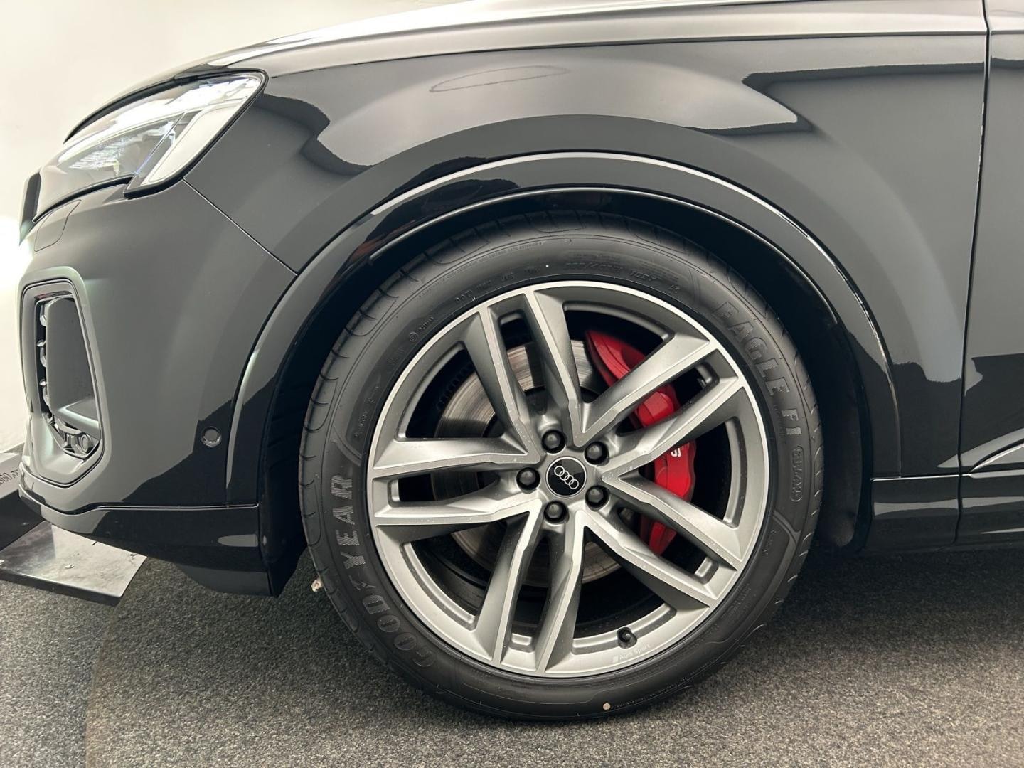 Bild über Audi SQ7 SUV TFSI quattro 373 kW tiptronic - für weitere Informationen kontaktieren Sie den Audi Partner