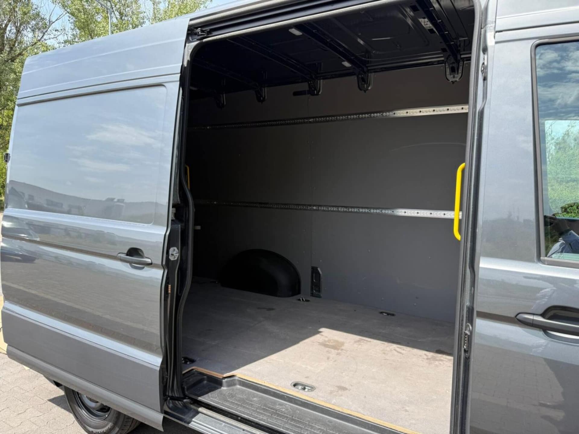 Volkswagen Crafter Furgon średni rozstaw osi