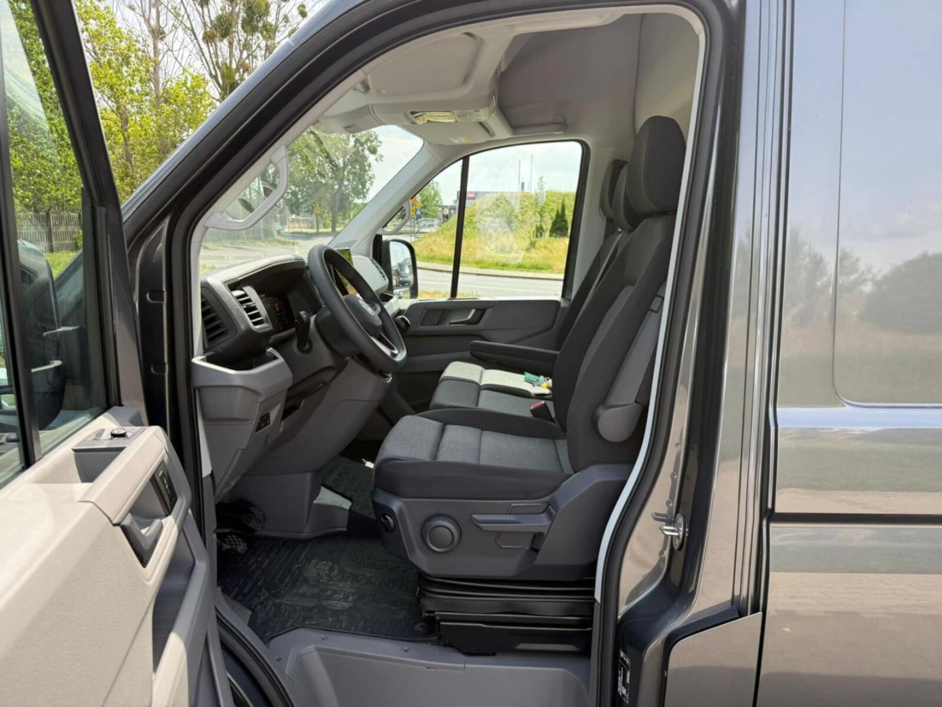 Volkswagen Crafter Furgon średni rozstaw osi