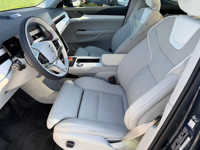 2025 Volvo EX90