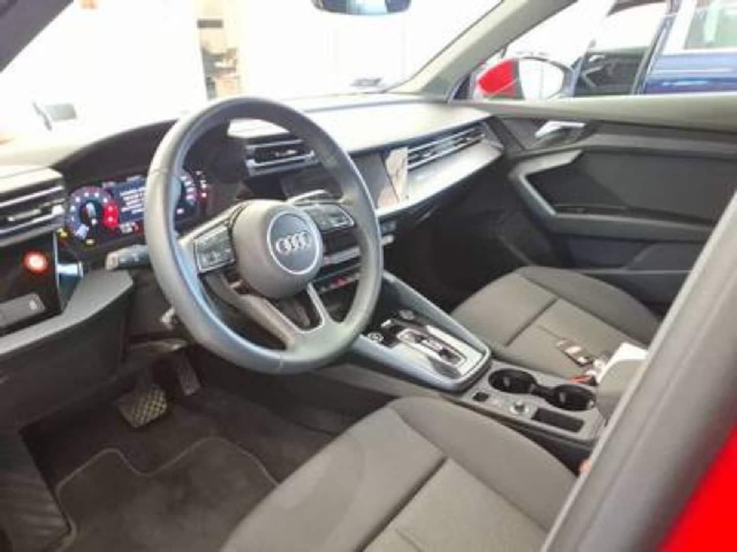 Bild über Audi A3 allstreet 35 TFSI S tronic - für weitere Informationen kontaktieren Sie den Audi Partner