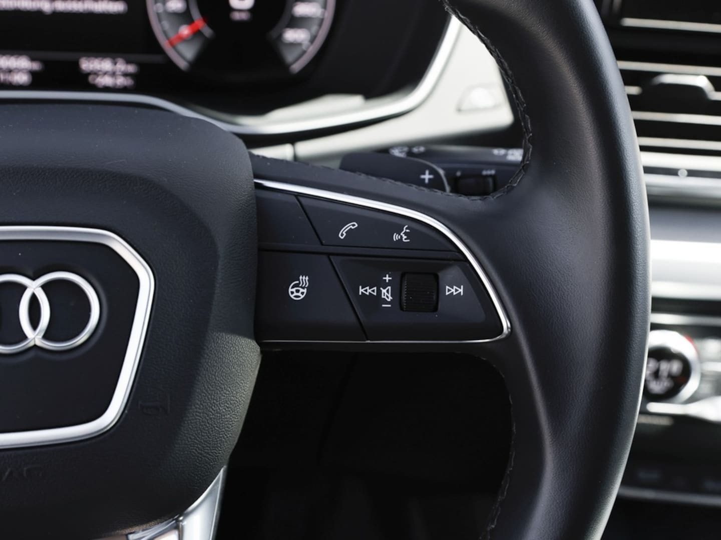 Bild über Audi Q5 Sportback 40 TFSI quattro S tronic - für weitere Informationen kontaktieren Sie den Audi Partner