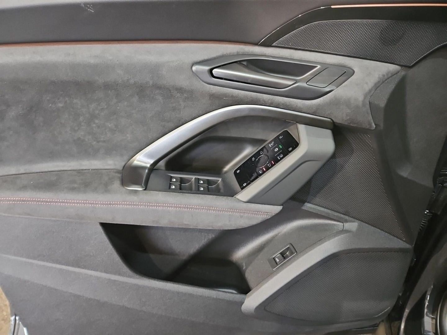 Bild über Audi Q5 SUV TDI quattro 150 kW S tronic - für weitere Informationen kontaktieren Sie den Audi Partner