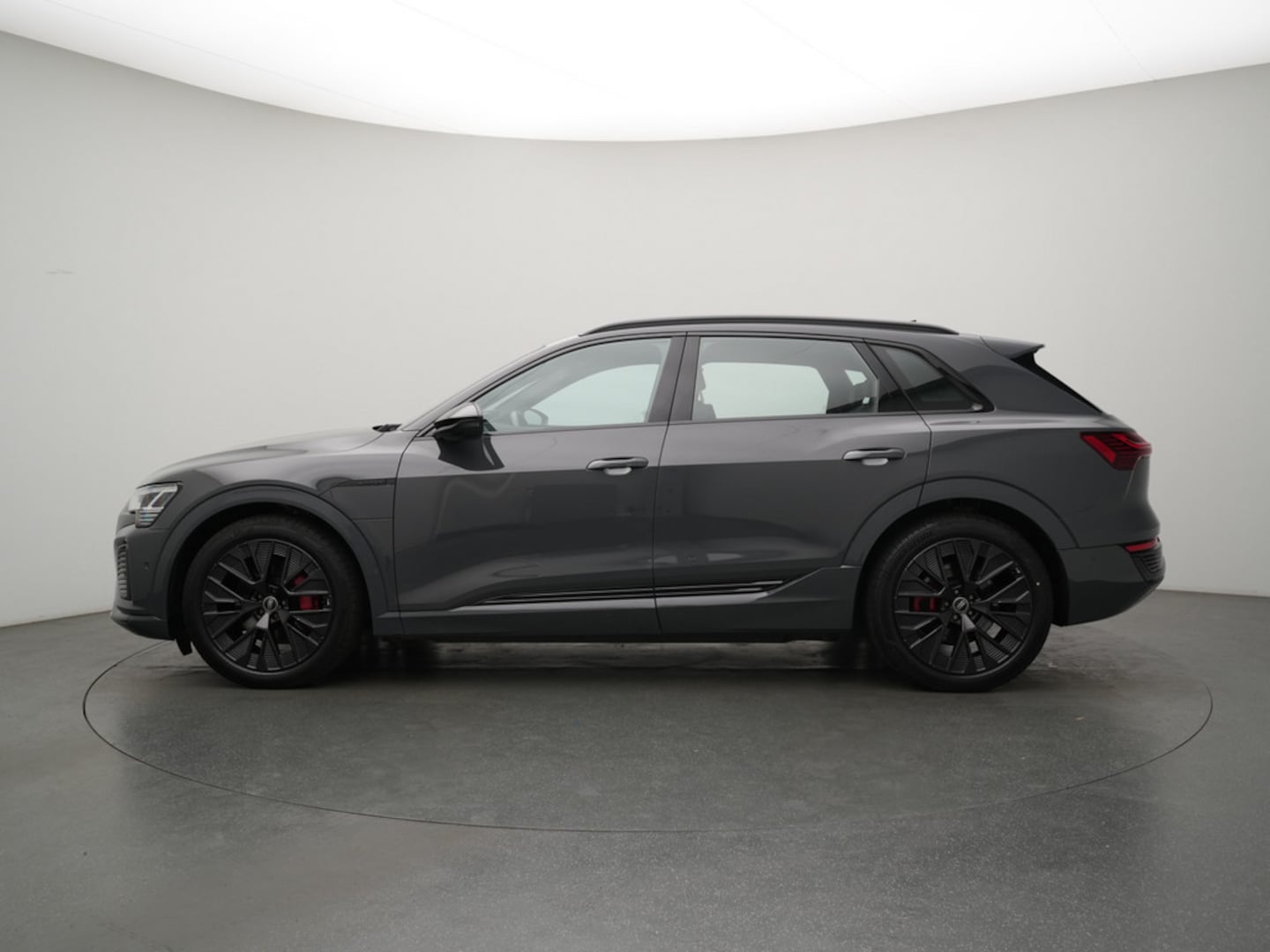 Bild über Audi Q8 e-tron S line 50 e-tron quattro - für weitere Informationen kontaktieren Sie den Audi Partner