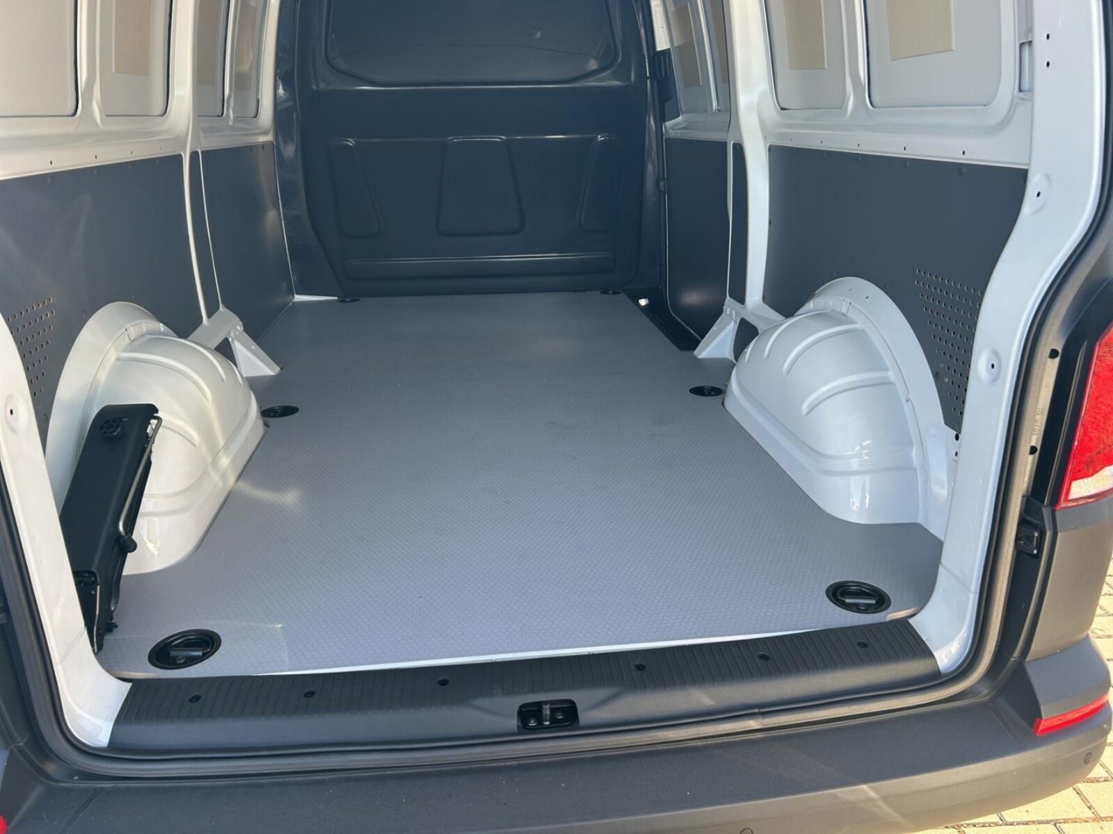 Volkswagen T6.1 Transporter Kasten langer Radstand – Bild 16